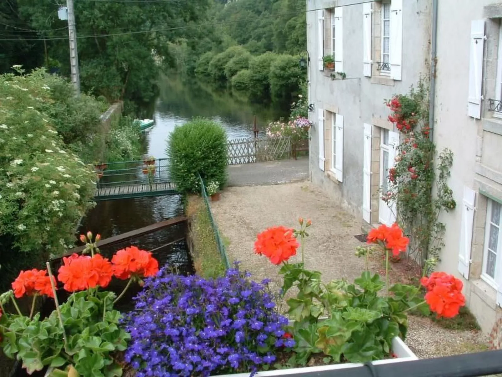 Unterkunft mit eigenem Garten und Blick auf den Fluss