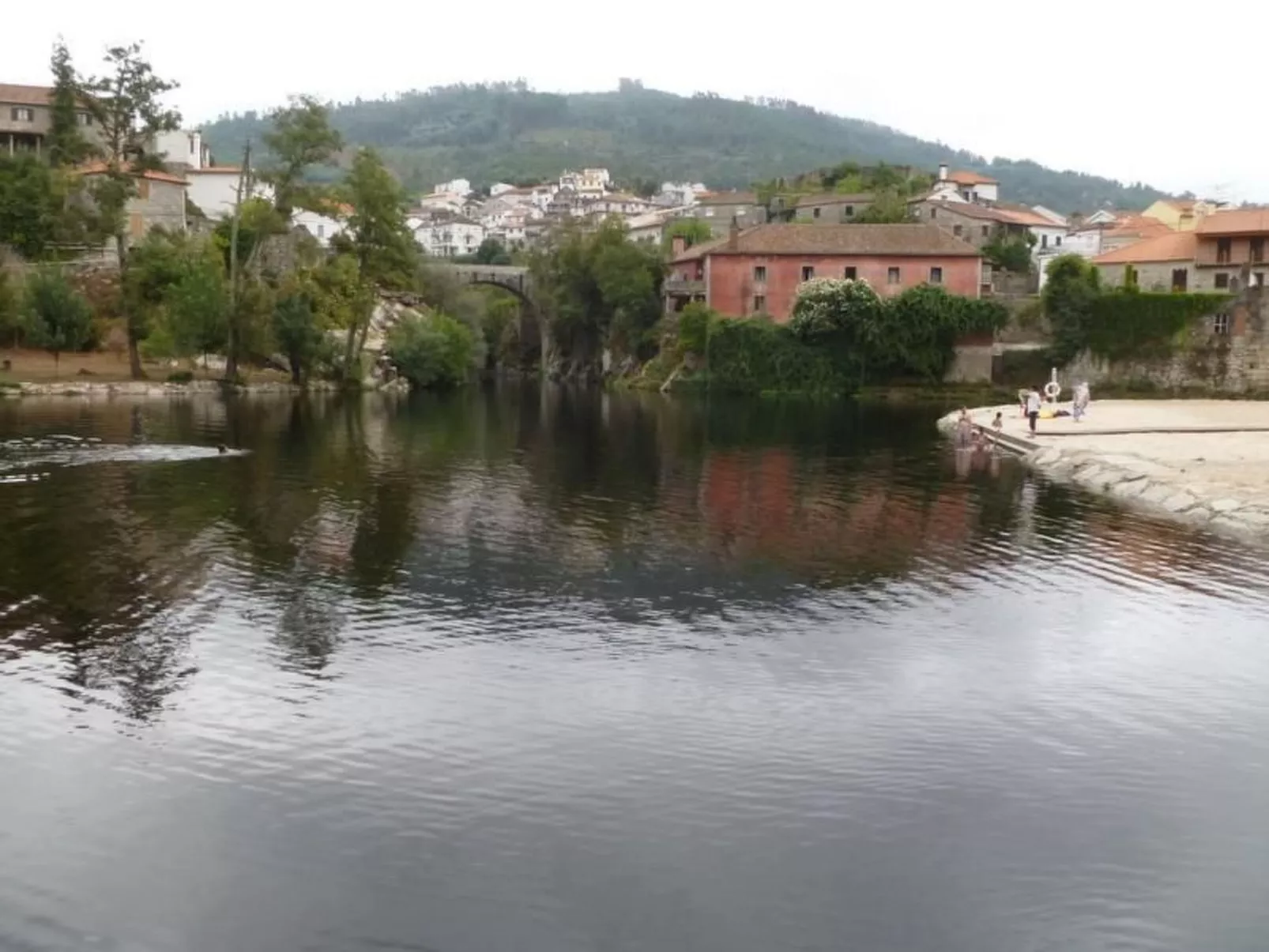 Mit Sonnenterrasse und großem Garten-Image-tags.info