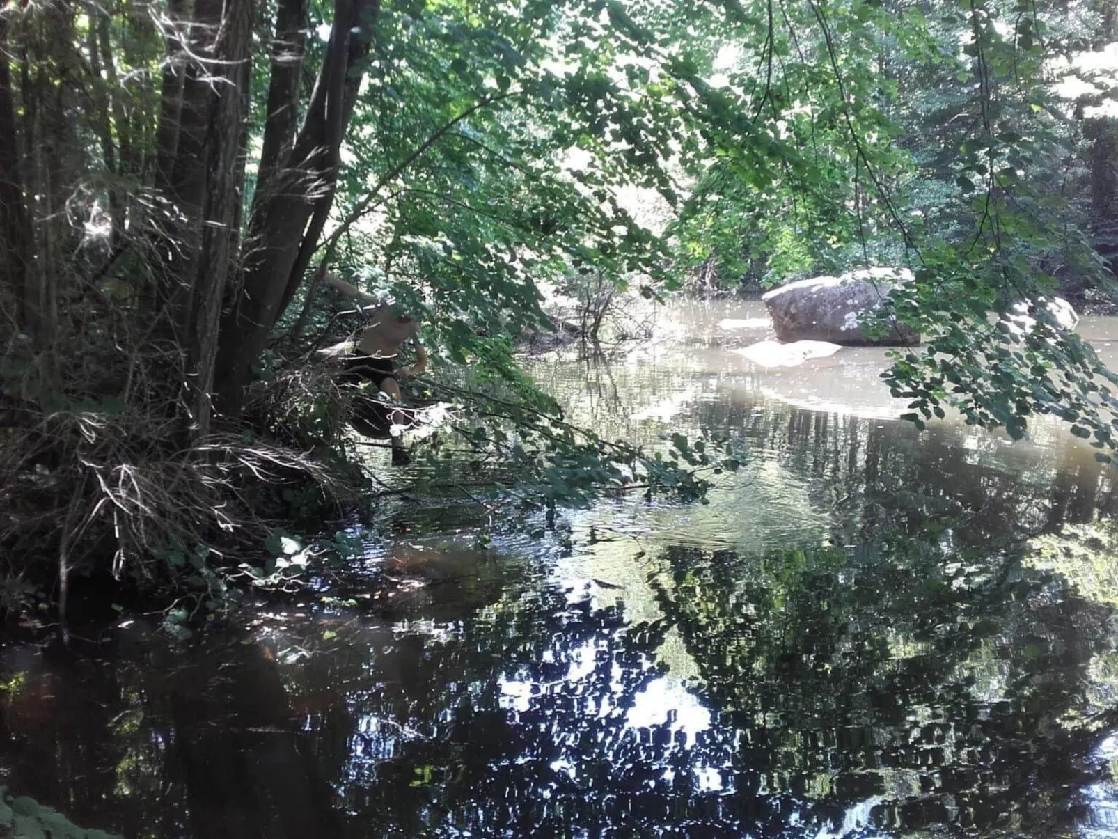 Wassermühle am Fluss-Buiten