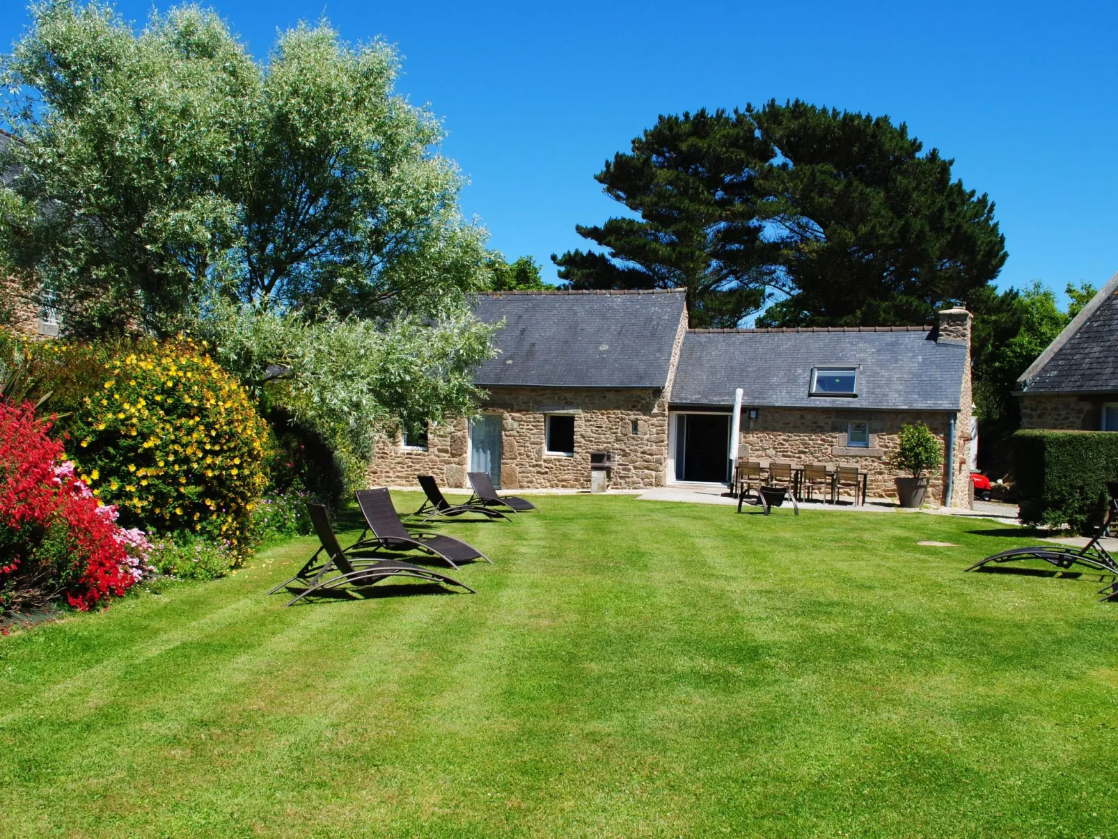Großes Haus mit überdachtem und beheiztem Swimmingpool