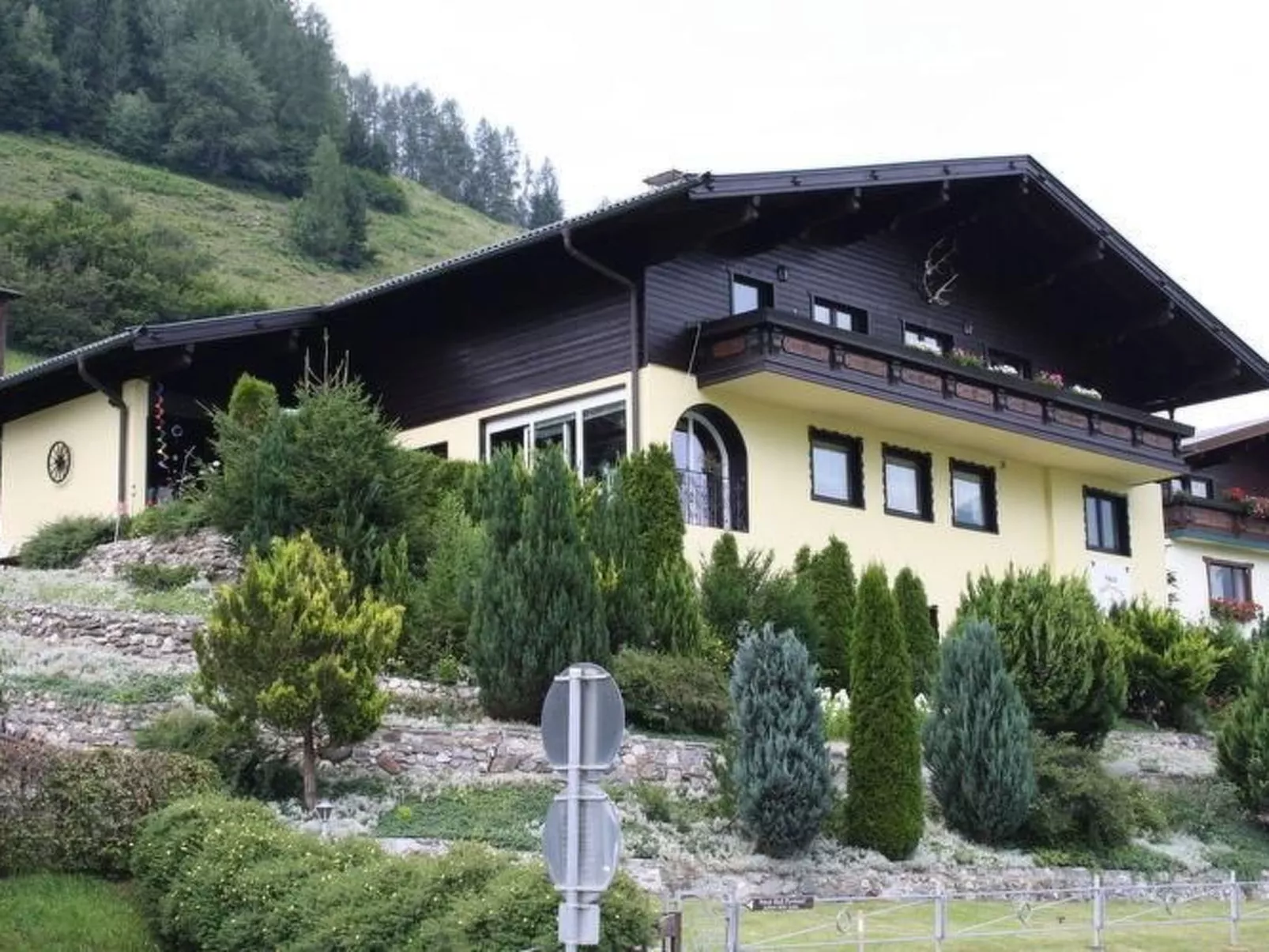 Souterrainwohnung für zwei Personen mit Bergblick