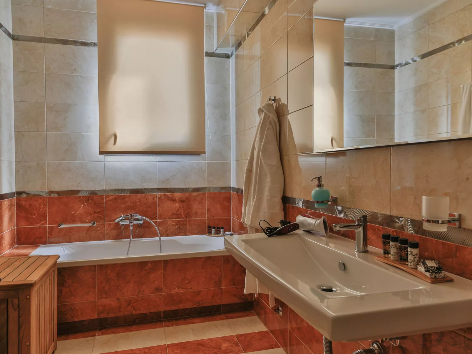 Mit Privatpool für 9 Personen ca. 175 m&sup2; in Skiathos, Ägäis (Skiathos)-Image-tags.info