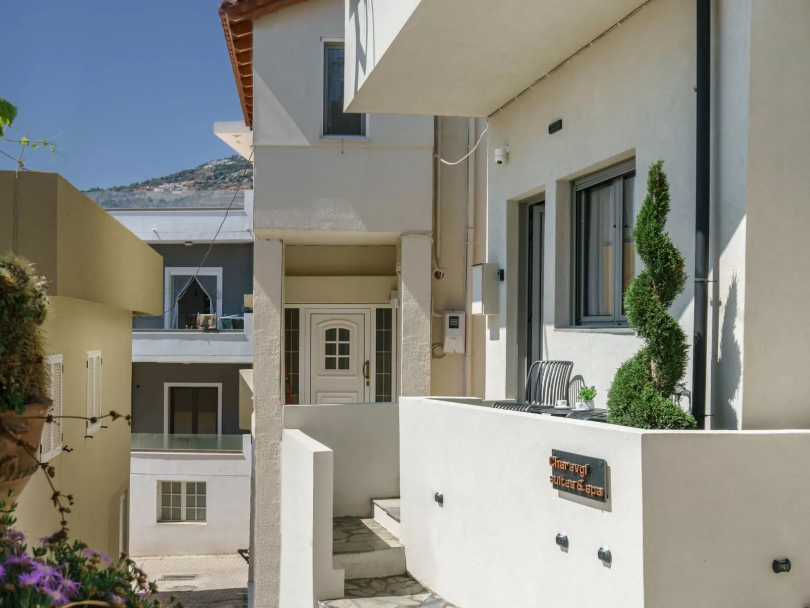 Neue Charavgi Suite mit Jacuzzi, 40m vom Strand entfernt-Buiten