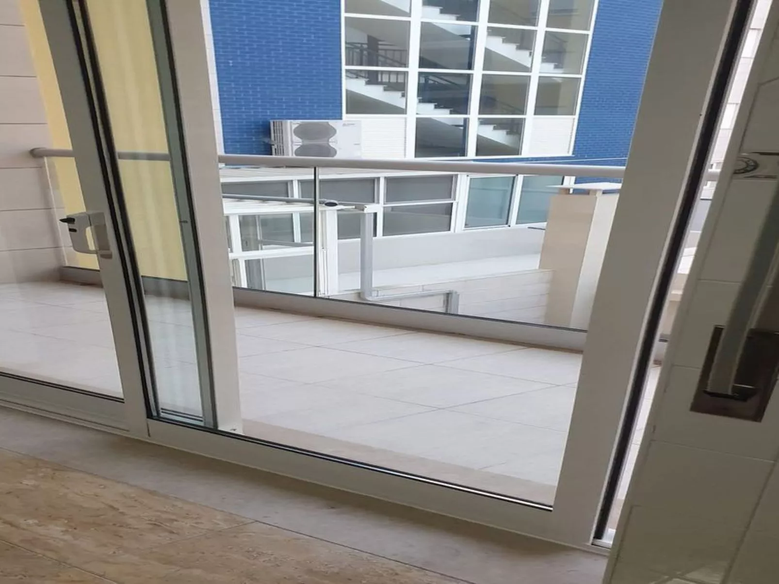 Strandnah und mit Blick auf das Meer-Image-tags.info