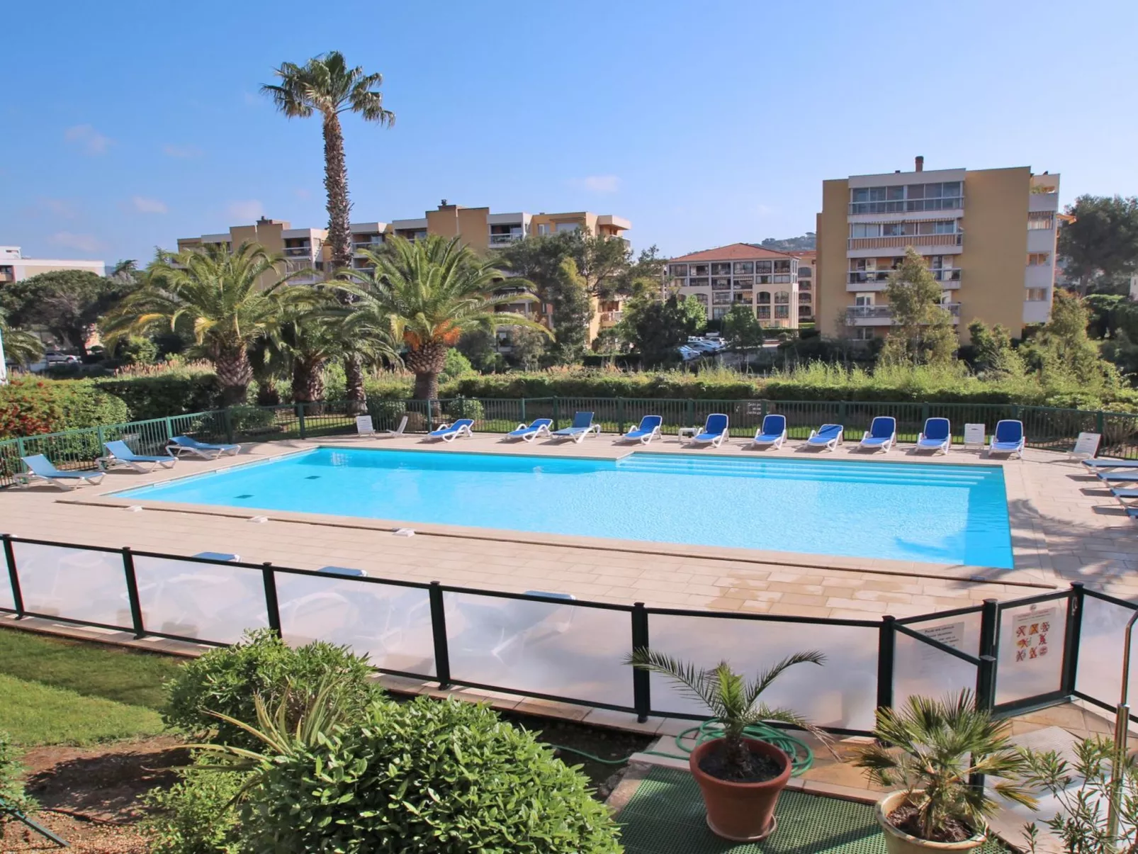 Wohnung T3 - Pool Residenz - Klimaanlage-Buiten