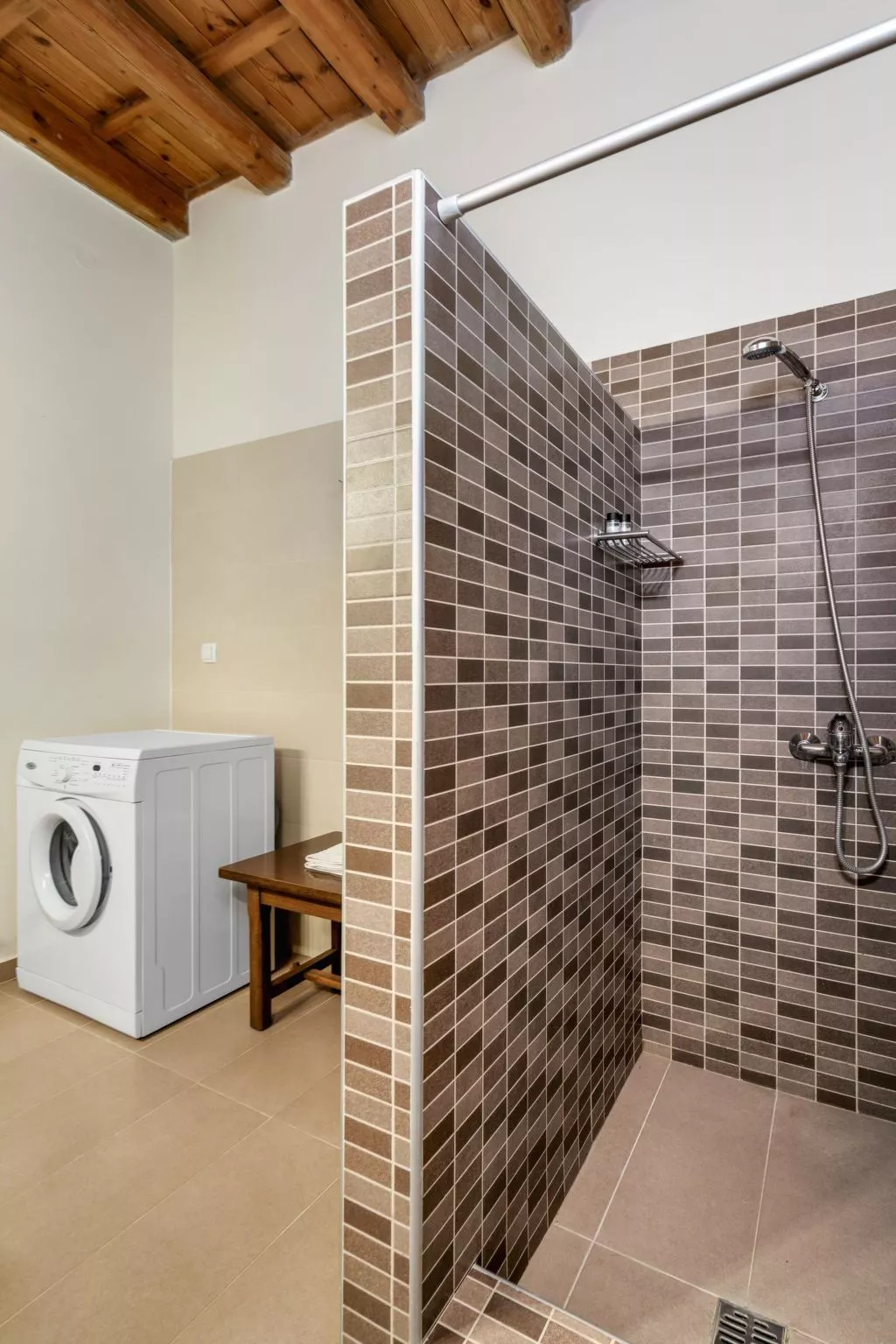 Villa "Arodamos" mit Garten, Grill und Terrasse-Binnen