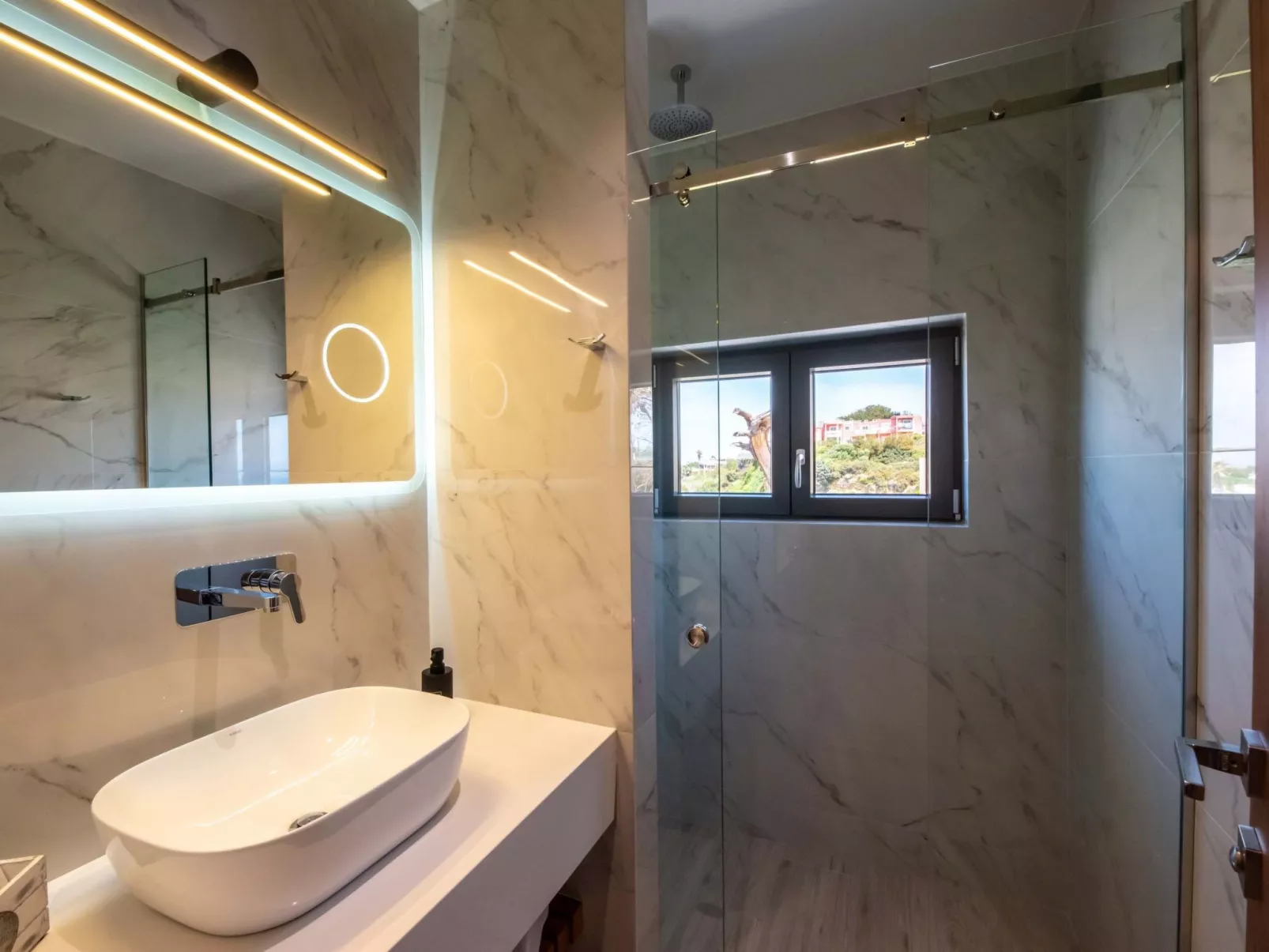 Villa Solis -100m zum Meer und ''Free'' Beheizter Pool