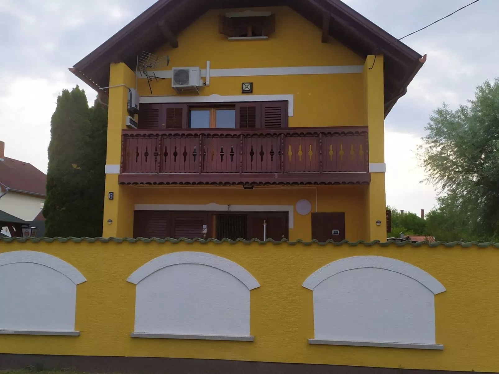 Ferienvilla mit Garten, Grill und Terrasse-Buiten