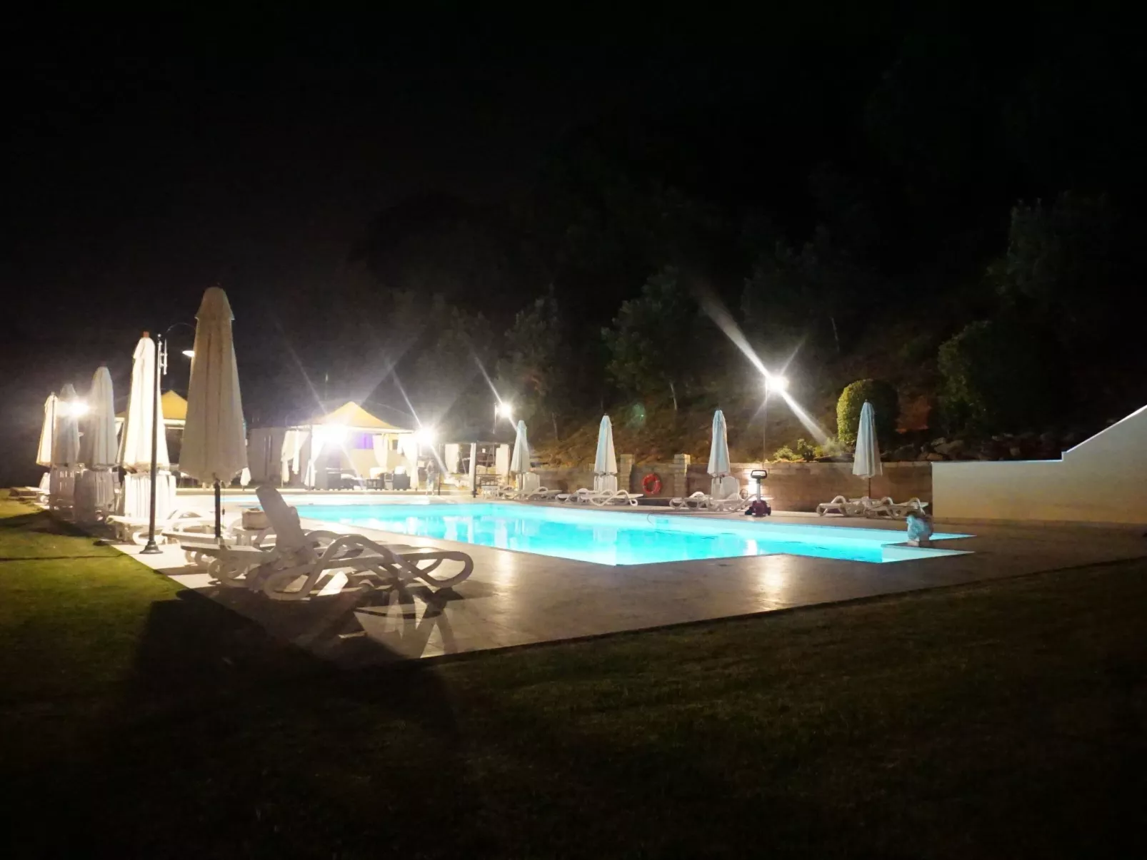 ZWISCHEN DEM LAND UND DEM MEER