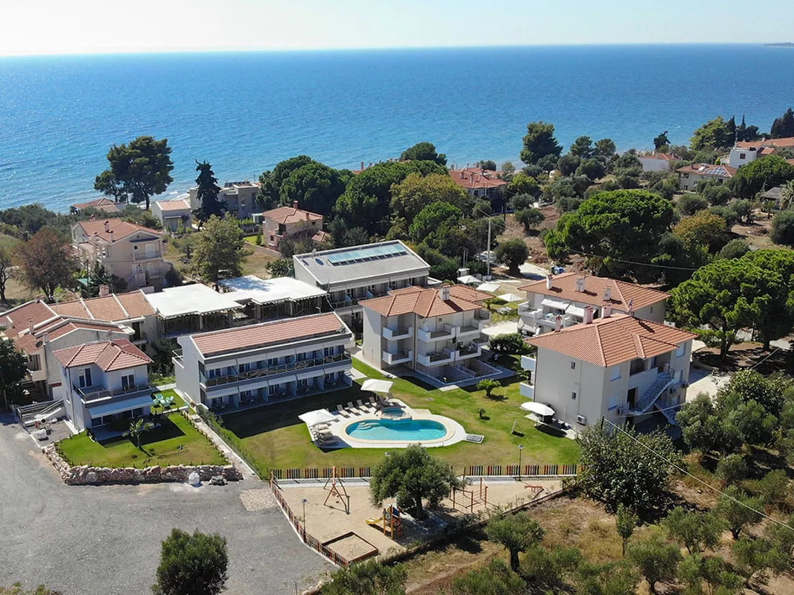 Finikas Garden Nikit-Buiten