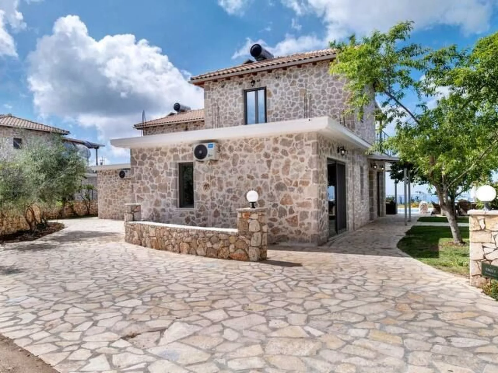 Luxuriöse Steinvilla Emily nahe dem Strand von Mylos-Image-tags.info