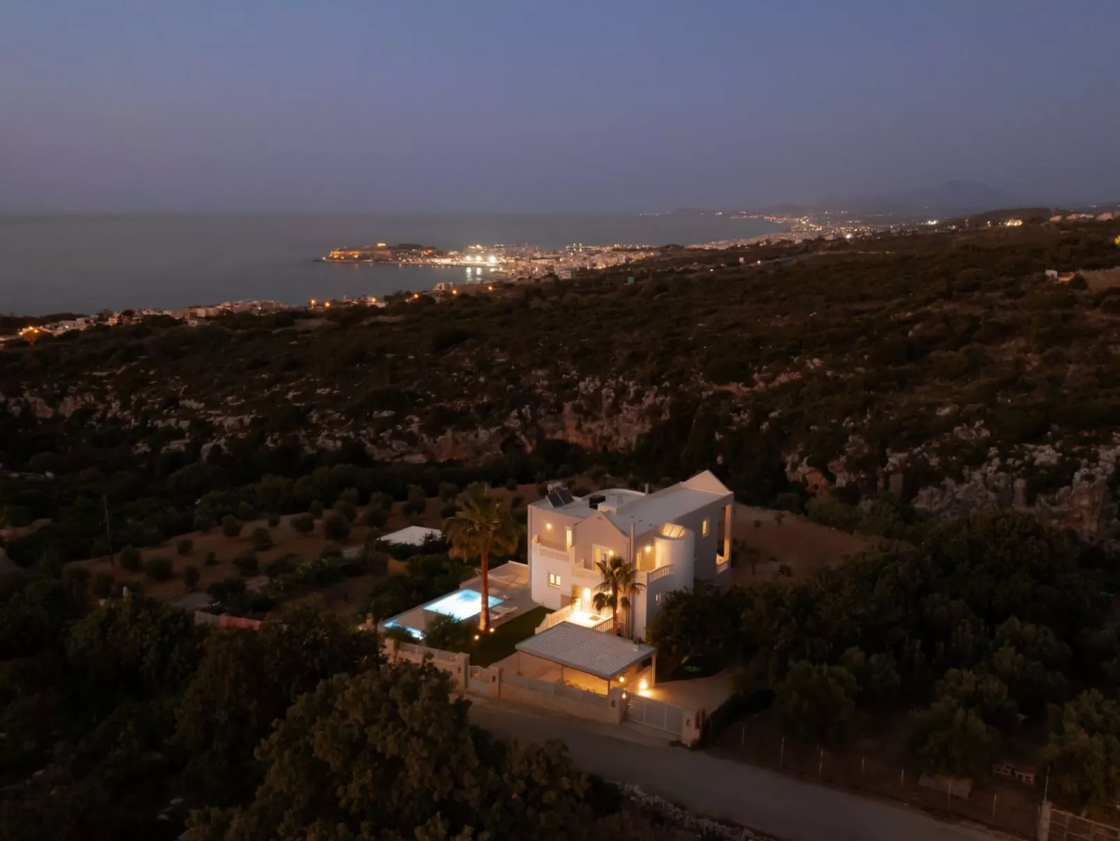 Villa mit Infinity-Pool und BBQ, Nähe zum Strand-Image-tags.info