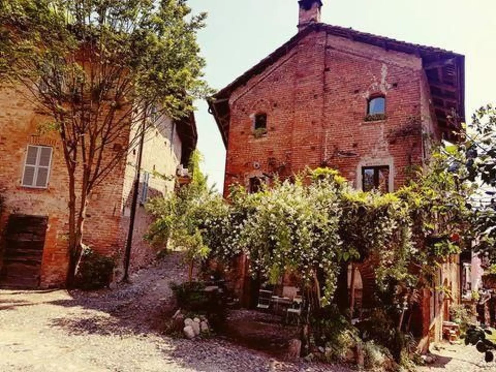 Wohnung in Brusasco mit Garten, Terrasse und Grill