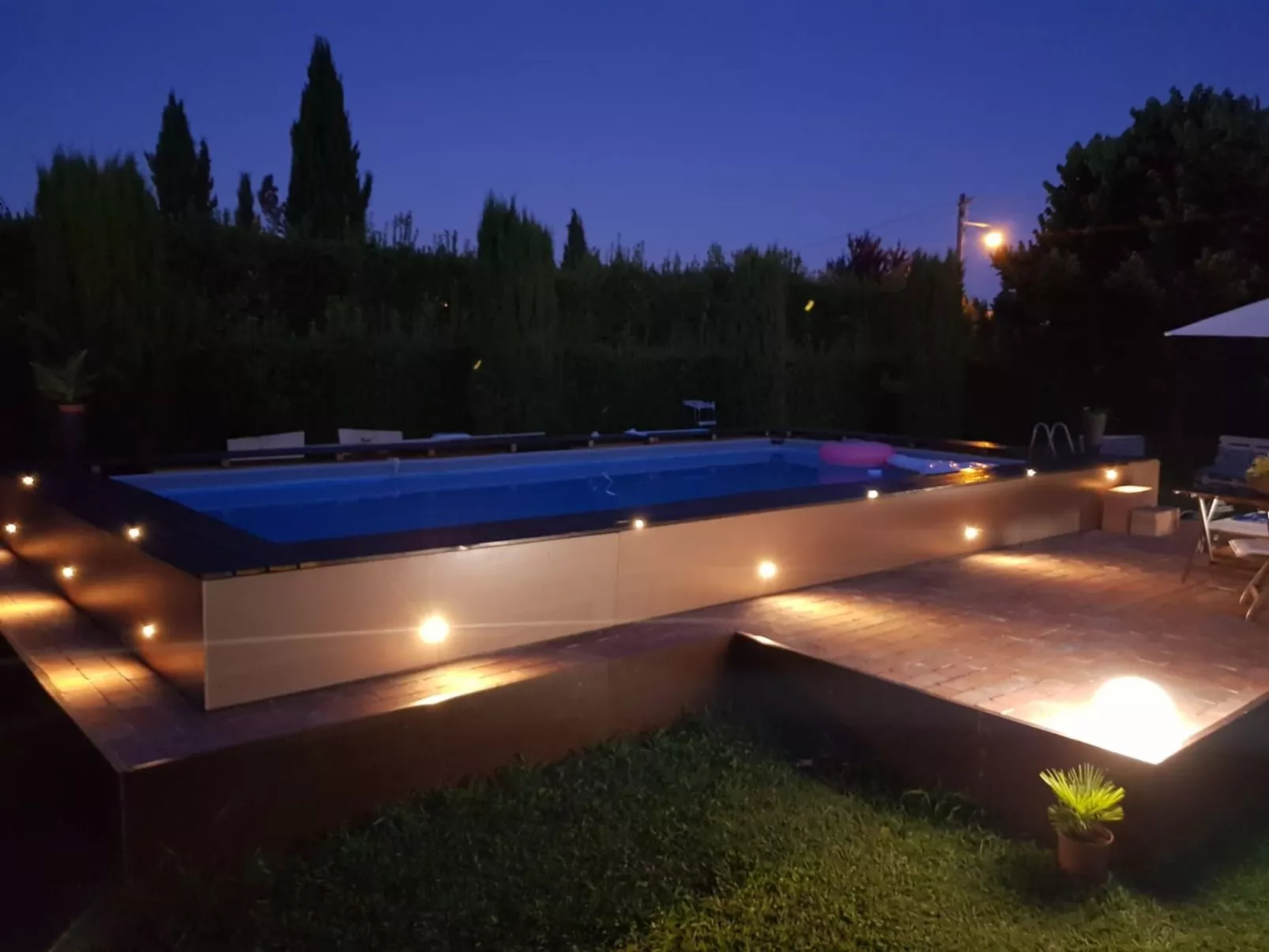 Unterkunft in einer Villa, Schwimmbad und großer Garten