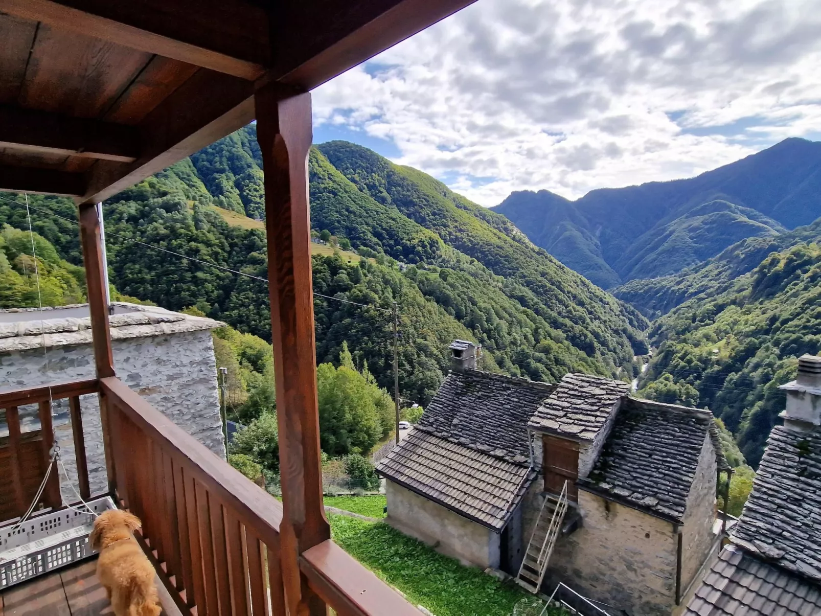 Chalet in den sonnigen Schweizer Südalpen-Buiten