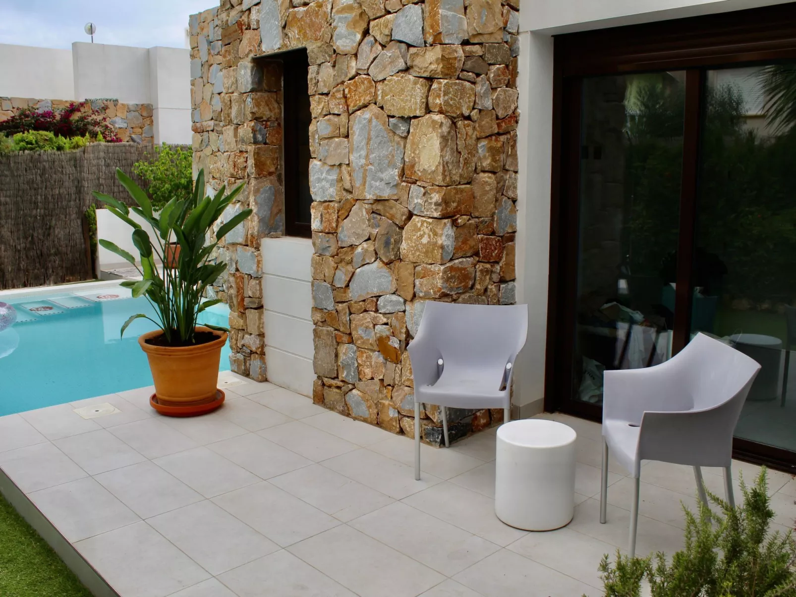 Mit Blick auf das Wasser-Buiten