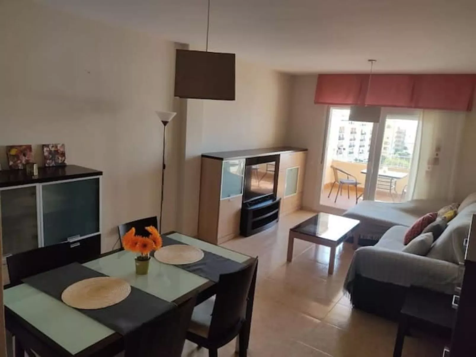 Sun Beach Aguadulce mit Parkplatz