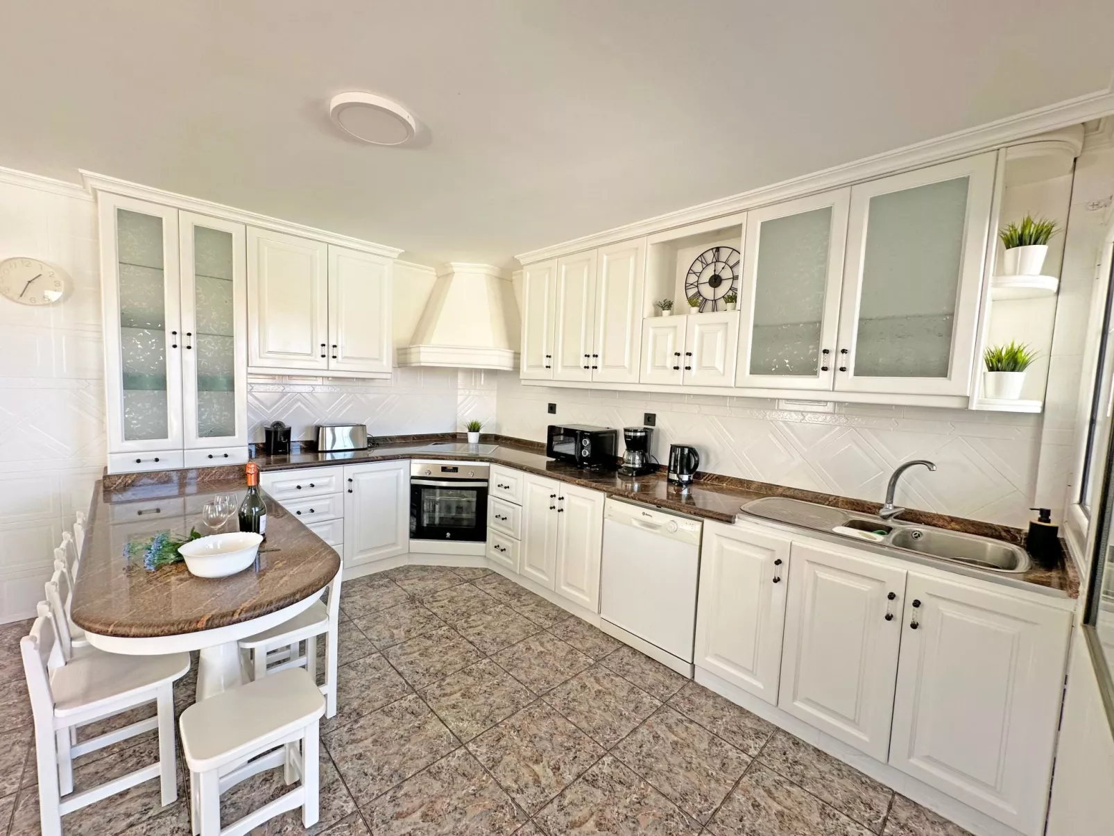 Villa "Esmeralda" mit Garten, Grill und Terrasse-Binnen