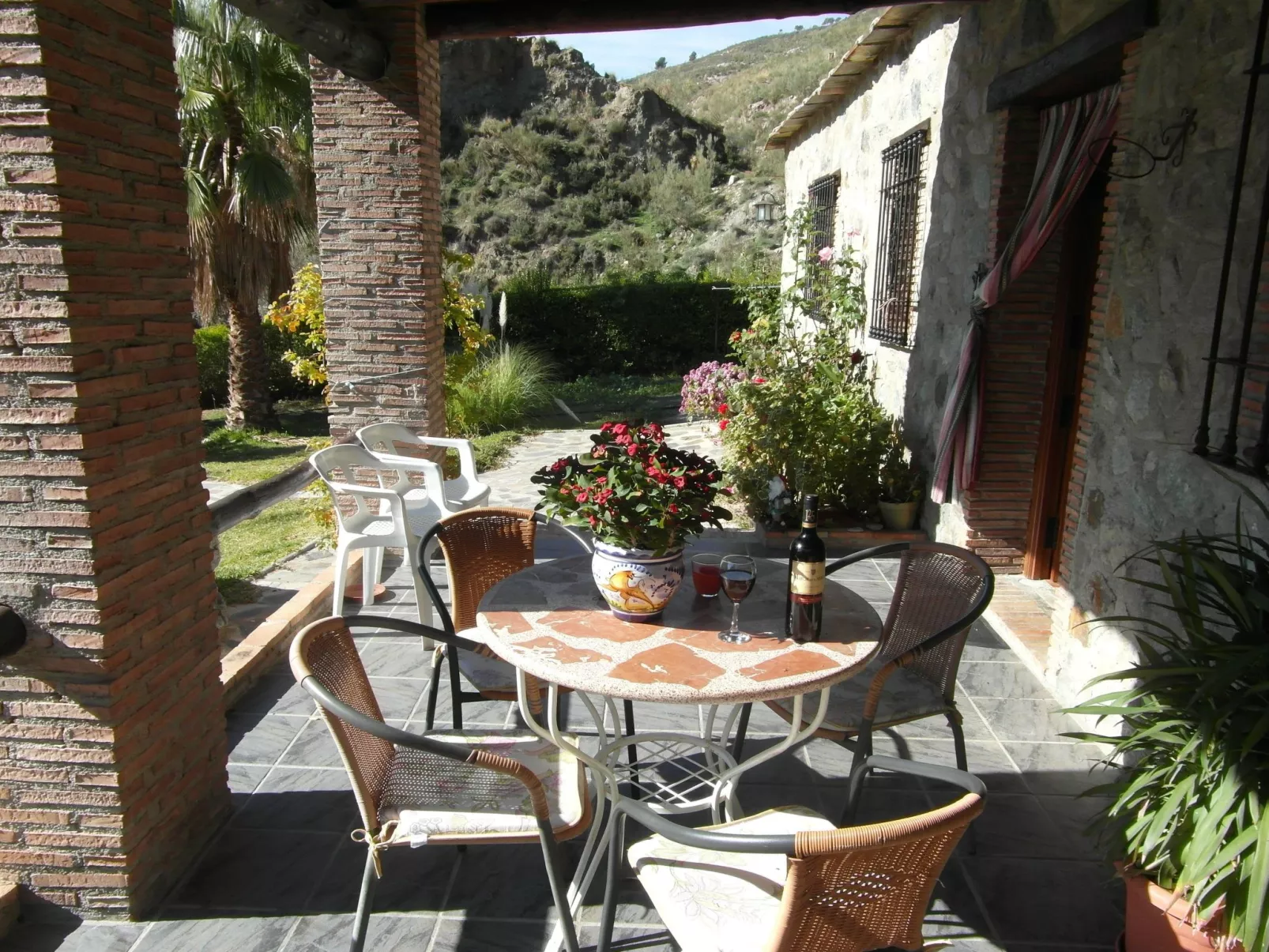 Mit umzaunten Garten und privat Pool in der Nähe von Granada