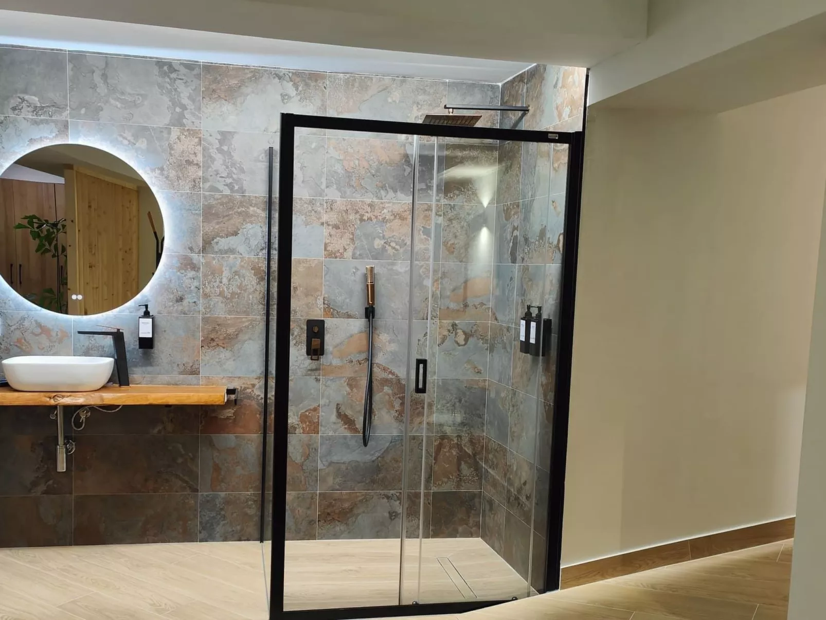 "Leather Loft Rural"