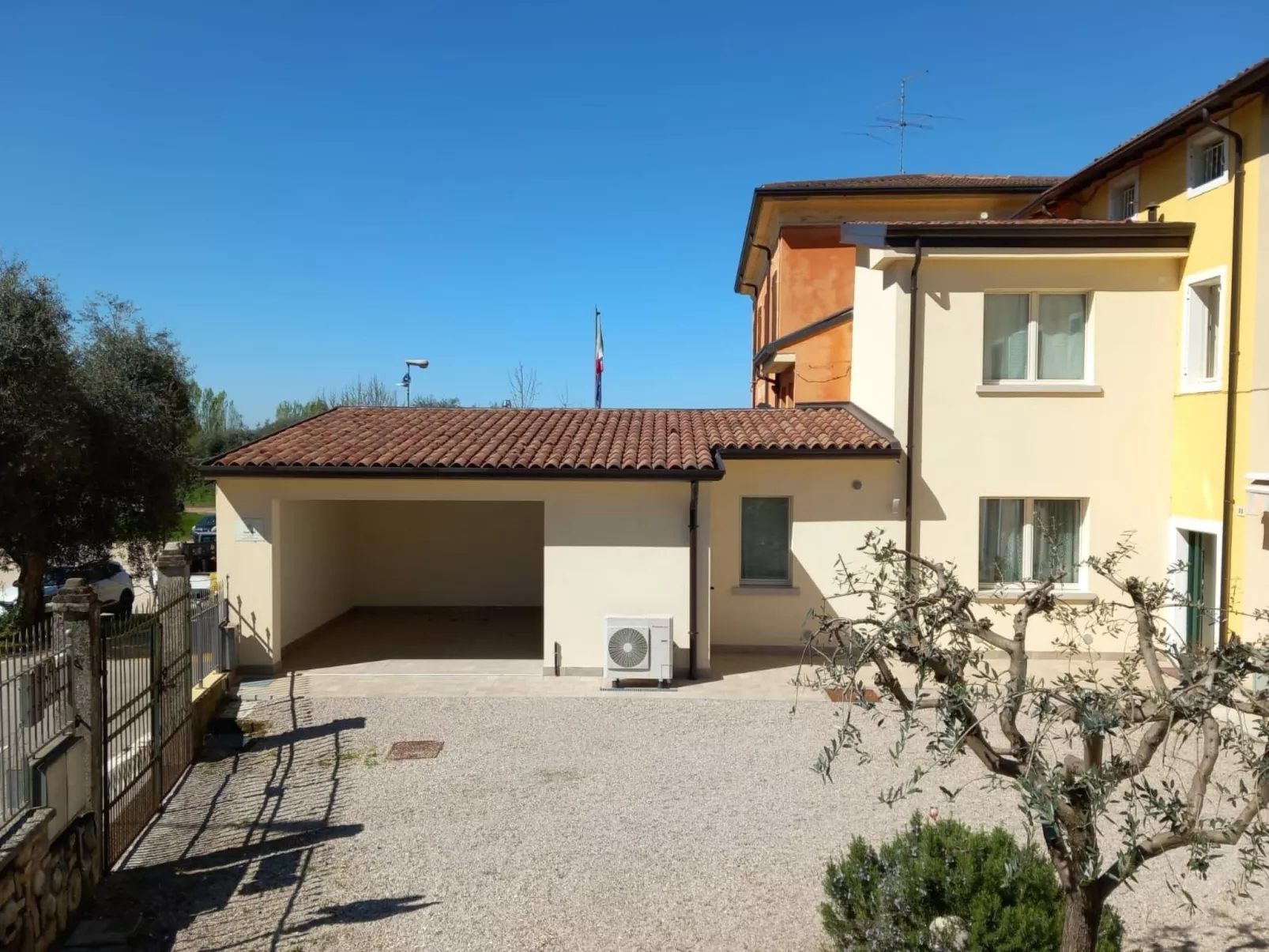 'Vall' mit Privatparkplatz