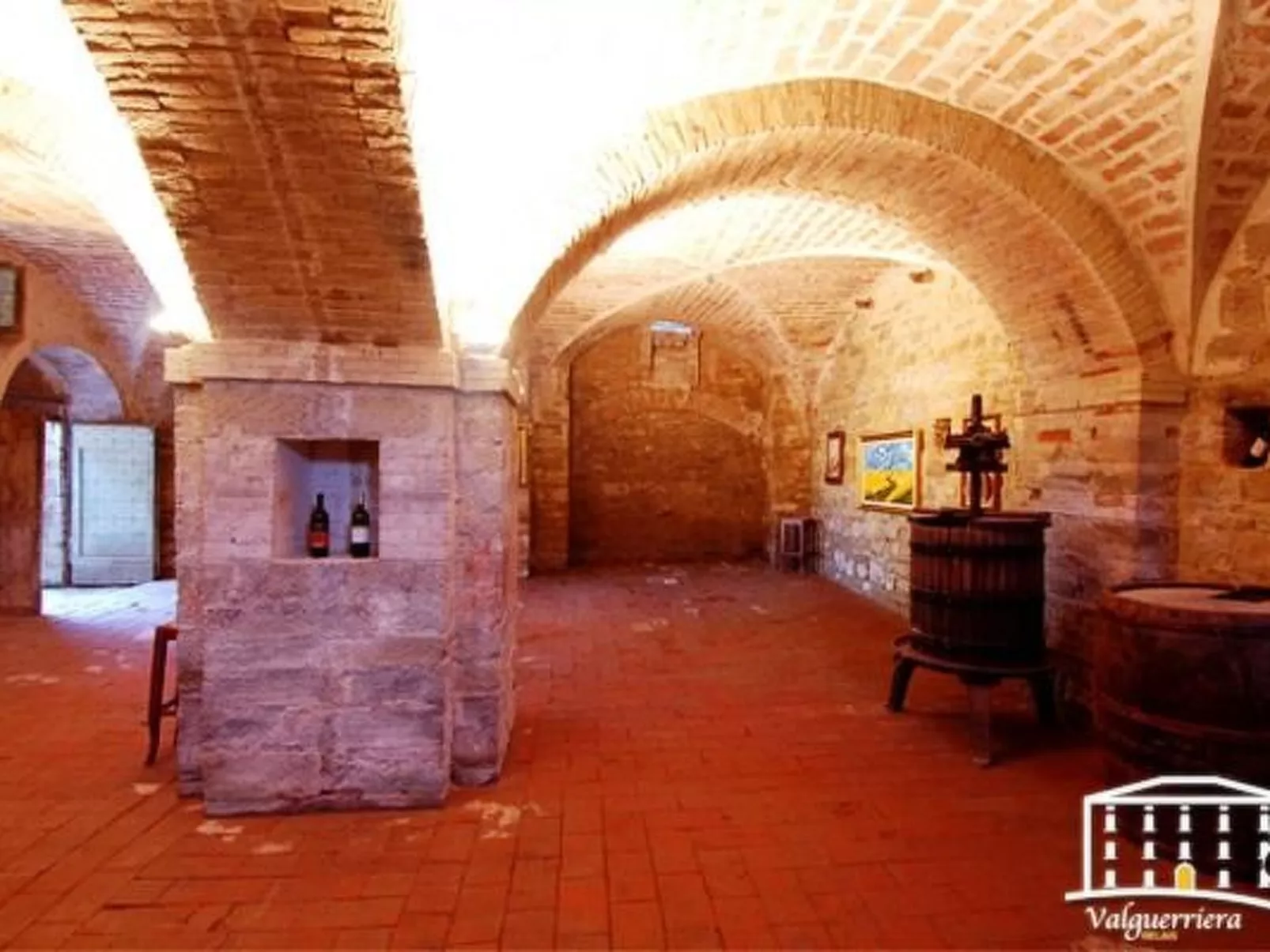 Unterkunft in einer Höhle mit Whirlpool