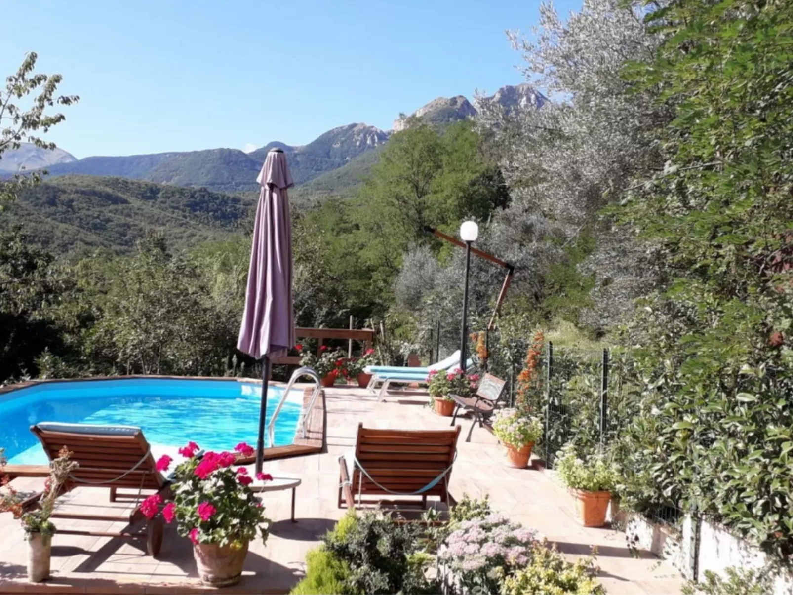 Schönes Ferienhaus in Sarnano mit privatem Pool