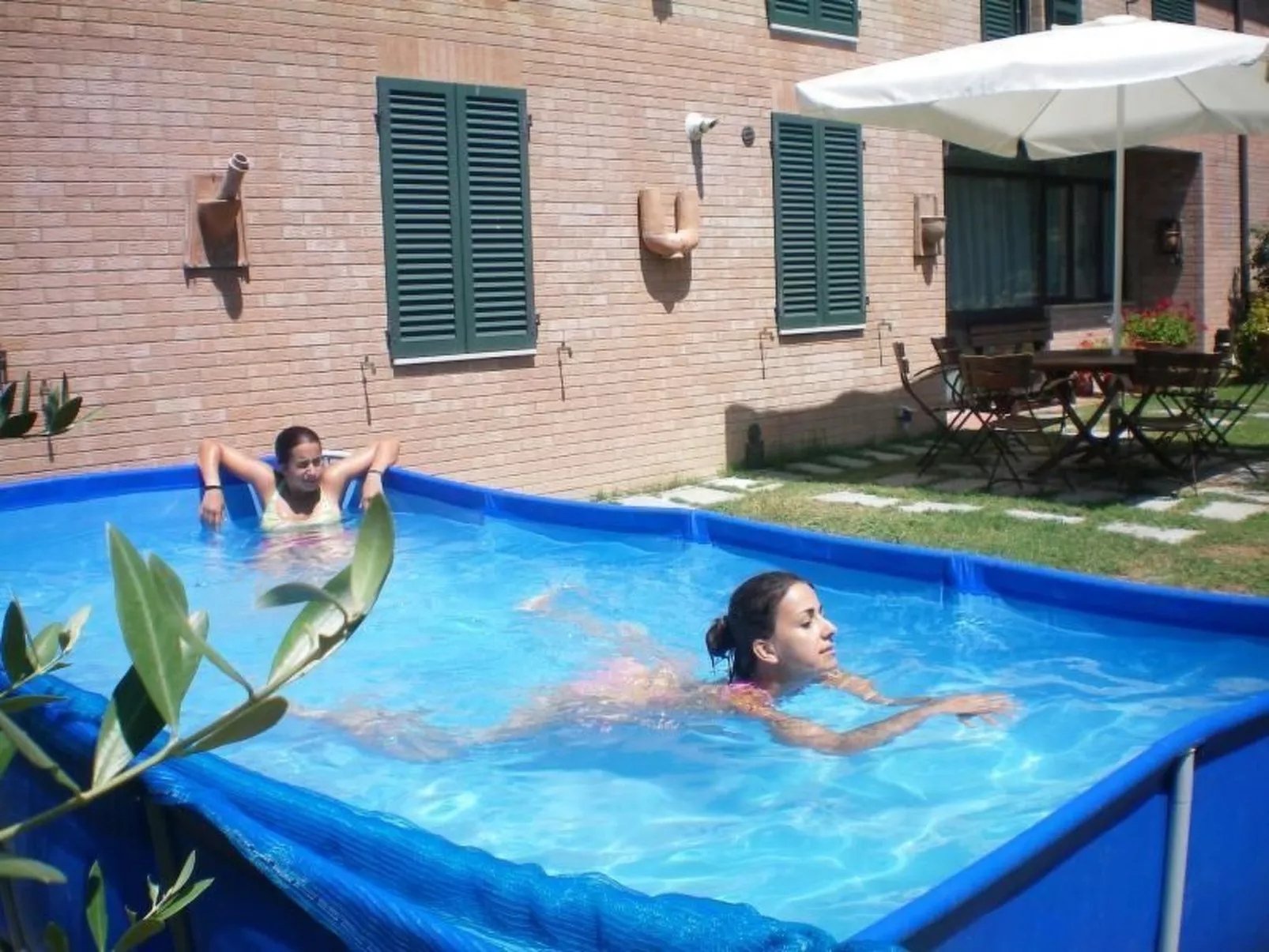 Wohnung mit Garten und oberirdischem Pool