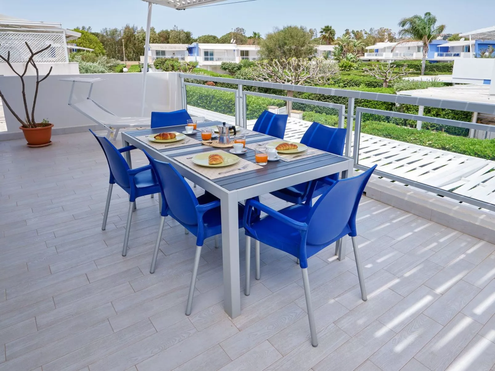 In Marina Di Ragusa mit Garten und Terrasse