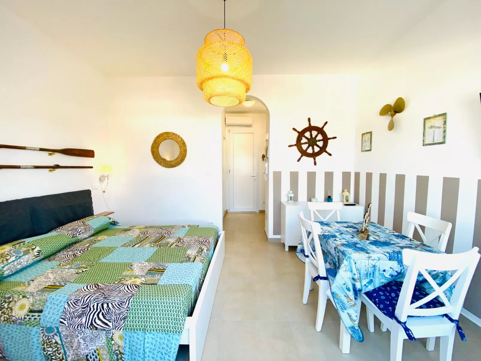 Modernes renoviertes Studio-Apartment mit Meerblick