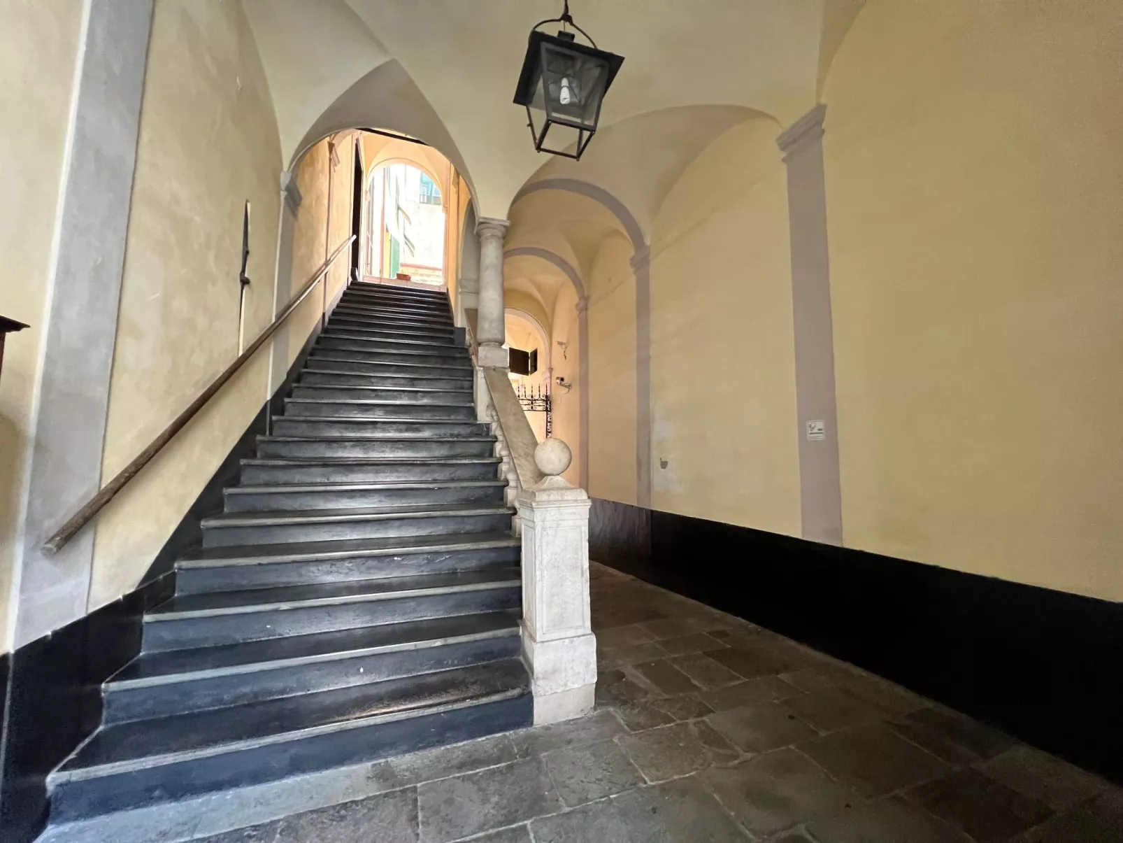 'Doge Antonino' mit Wi-Fi-Buiten