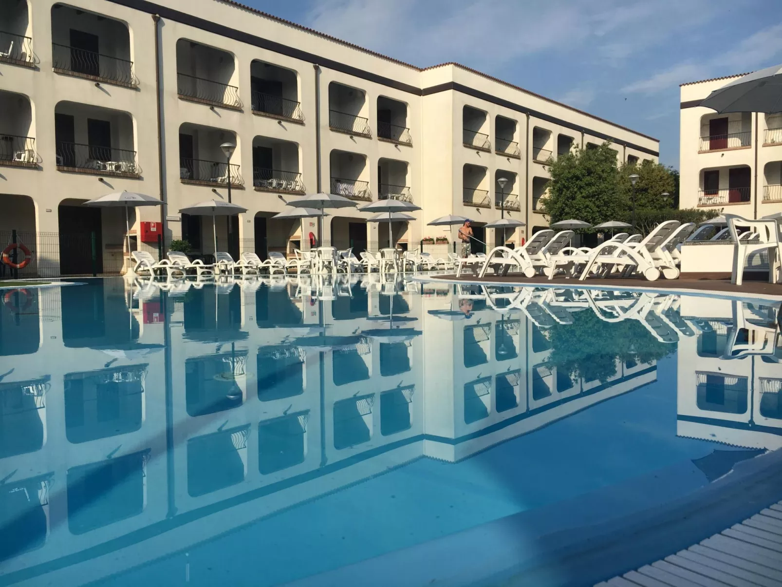 In Lido Di Spina mit Möbliertem Balkon-Buiten