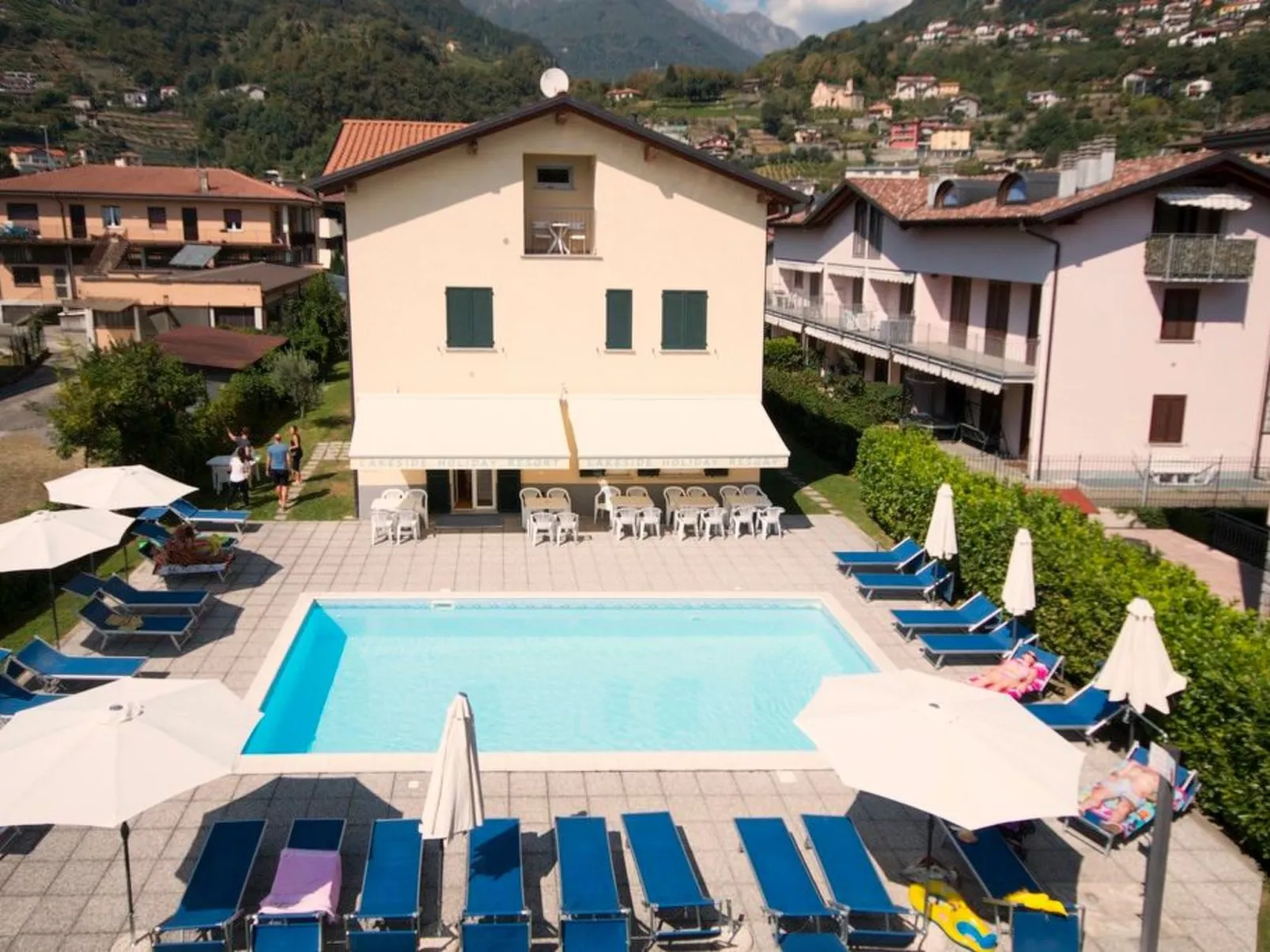 Angenehme Wohnung mit Garten und Pool