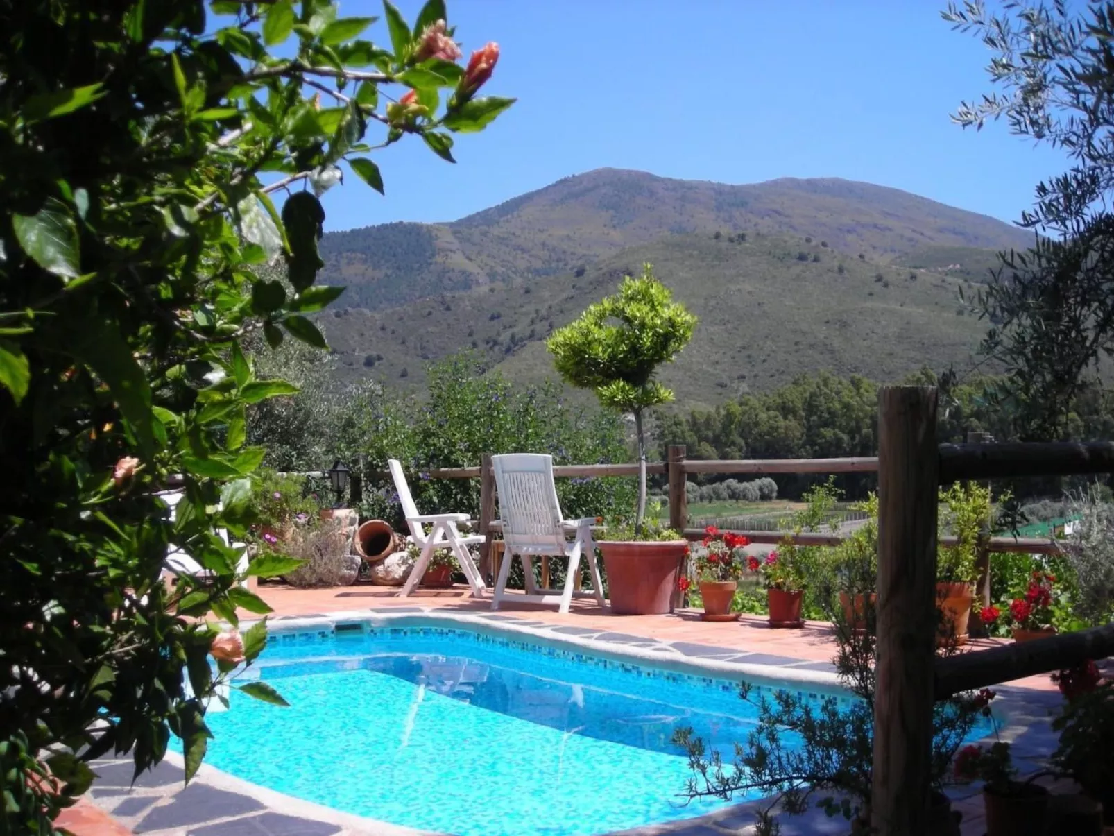 Gemütliches Ferienhaus in Tíjola mit Grill, Garten und Terrasse-Buiten