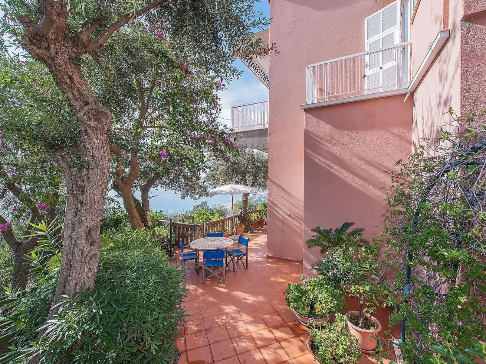 Wohnung mit Parkplatz und Panoramablick-Image-tags.info