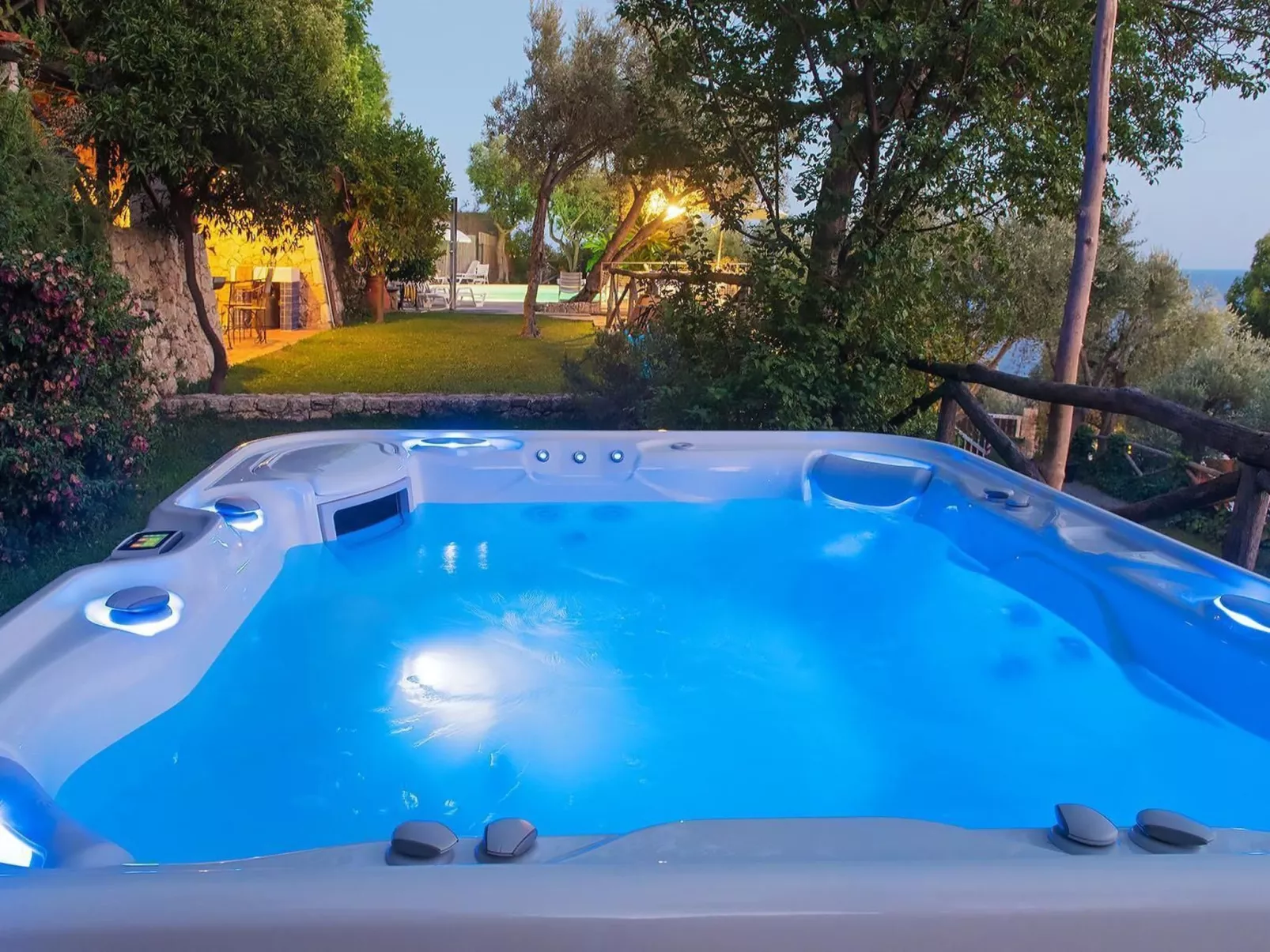 Wohnung mit Terrasse, Gemeinschaftspool und Aussicht-Buiten