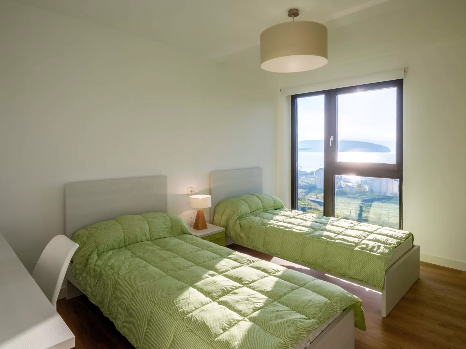 In Outes mit Sonniger Terrasse und Meerblick