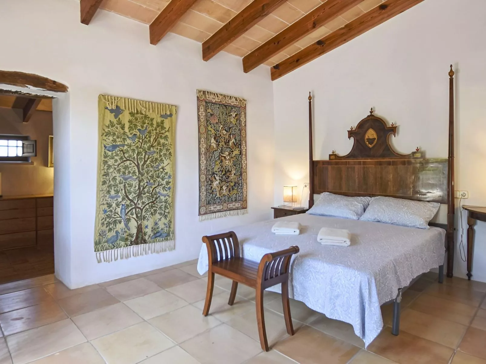 Finca mit Ruhe und Infinity-Pool-Image-tags.info