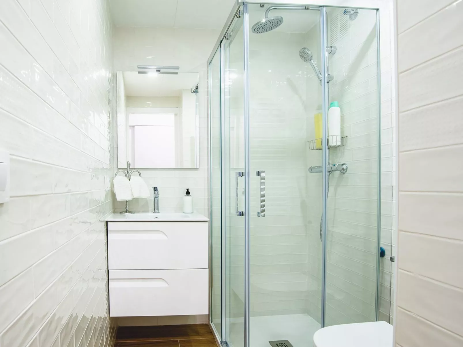 Appartement mit überdachtem Balkon und Meerblick in Strandlage-Binnen