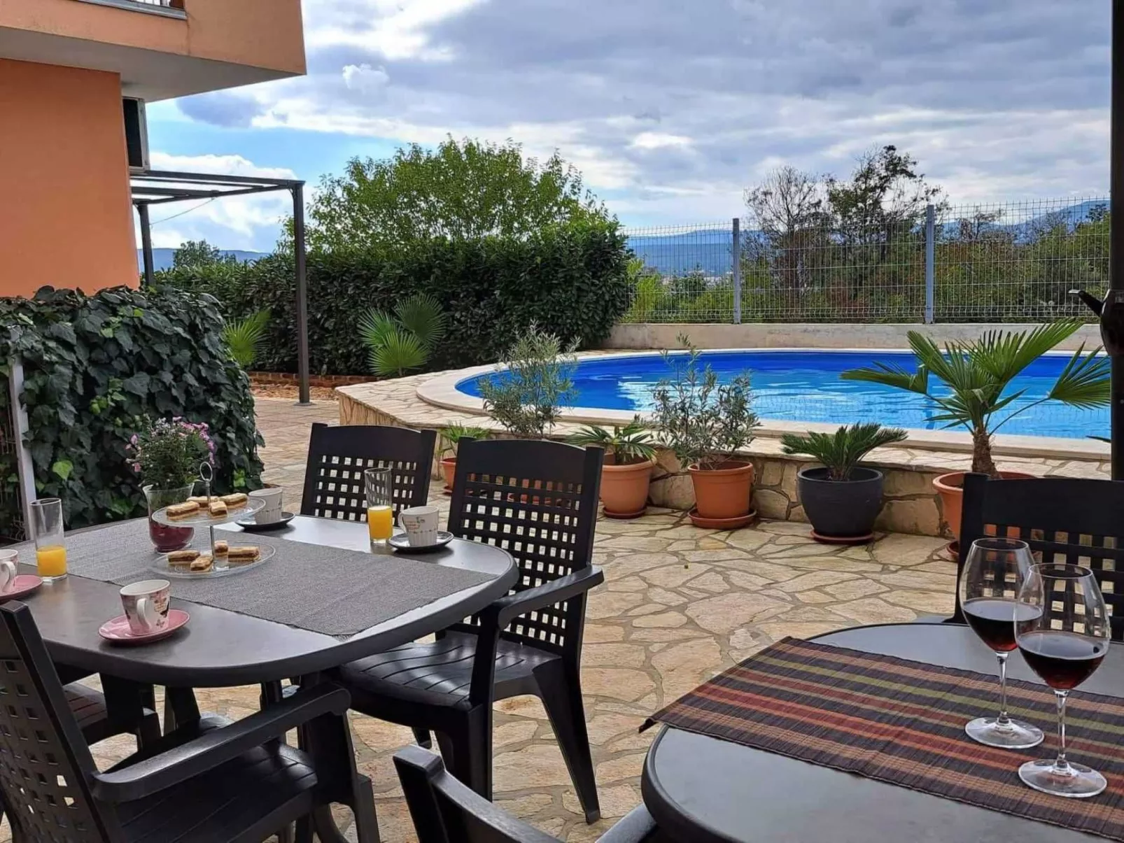 Wohnung mit Terrasse-Buiten