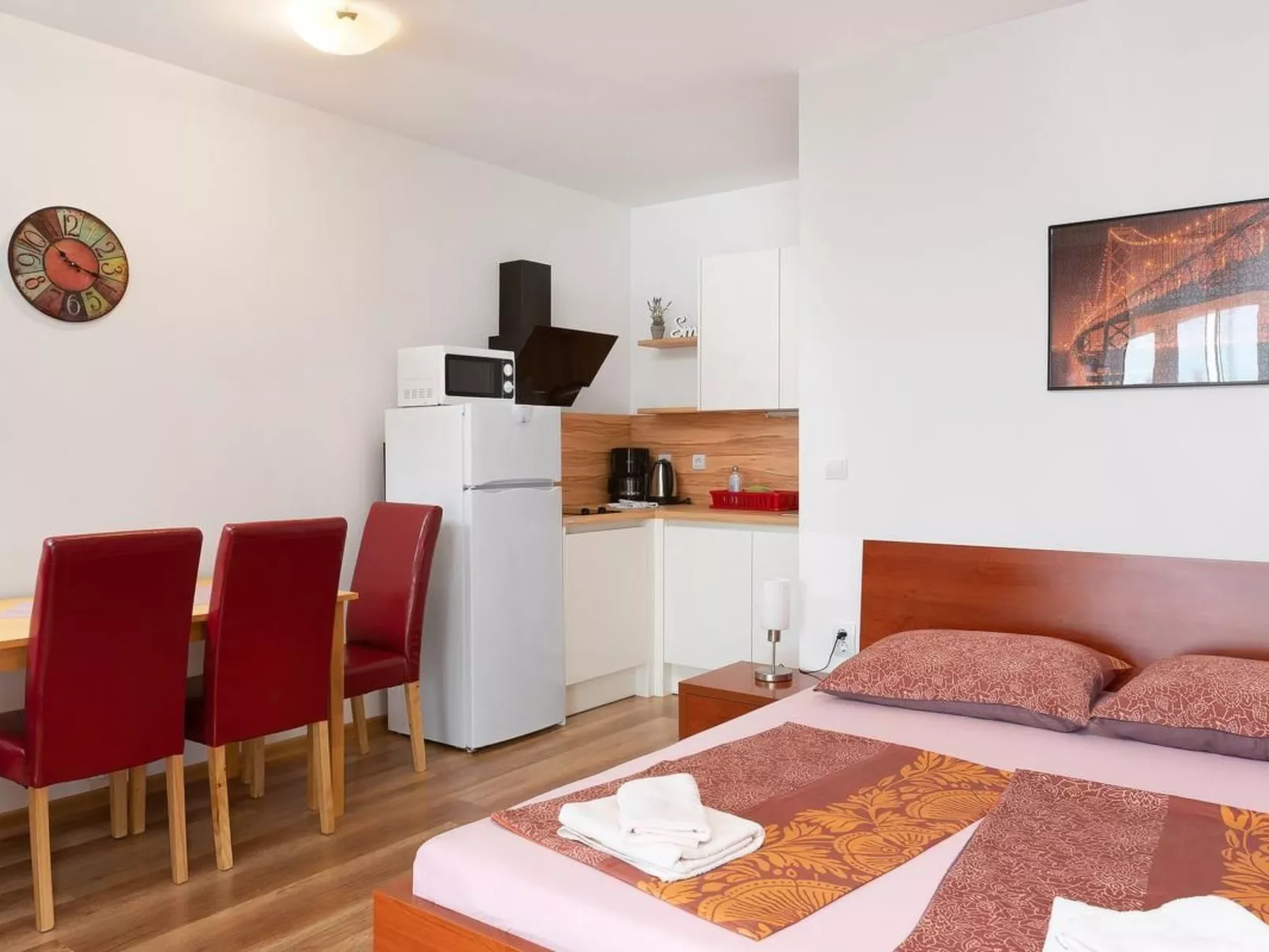 In Medulin mit Garten, Terrasse und Grill-Binnen