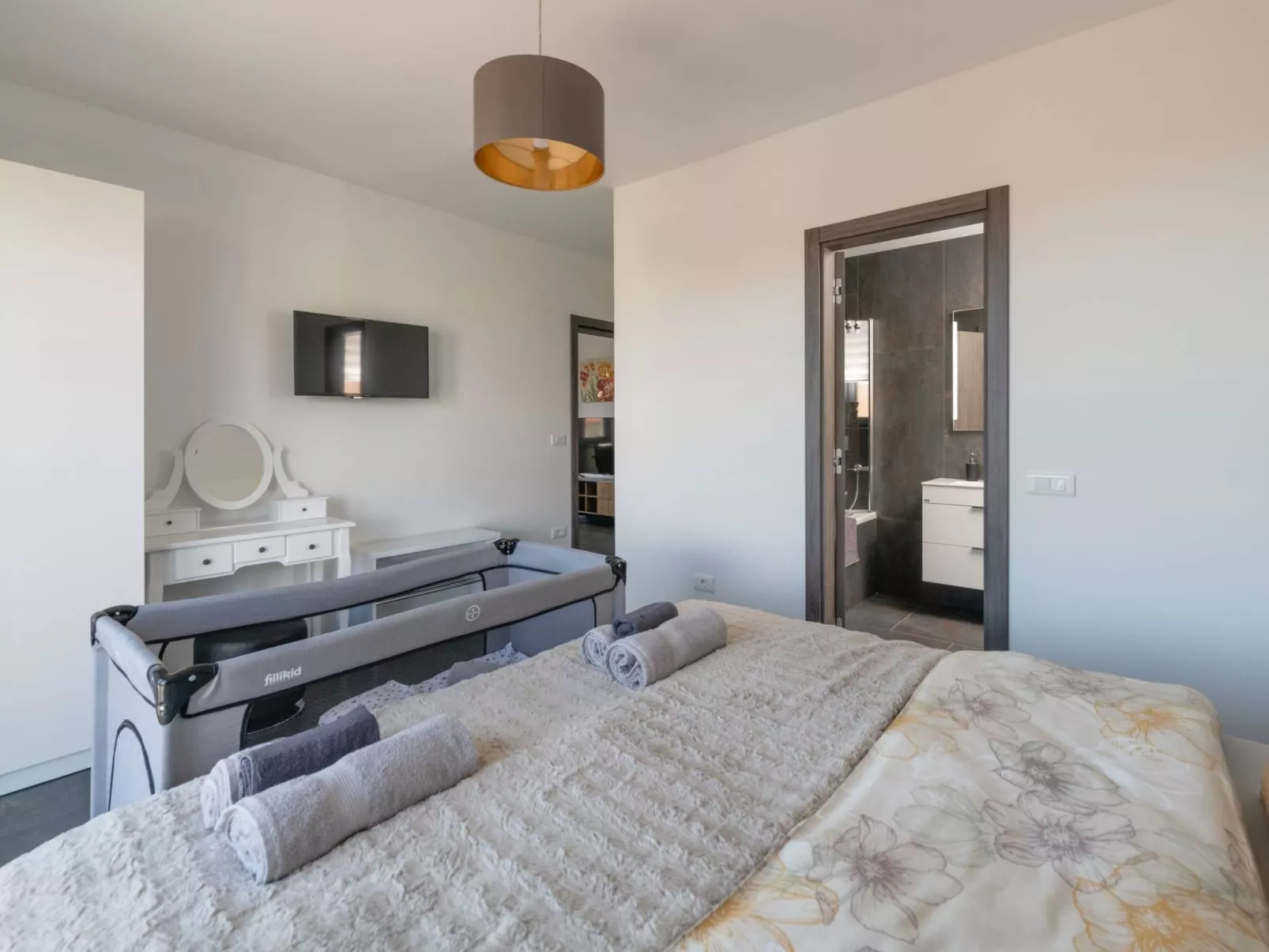 4 SZ mit Bad en suite Pool und Sommerküche-Image-tags.info