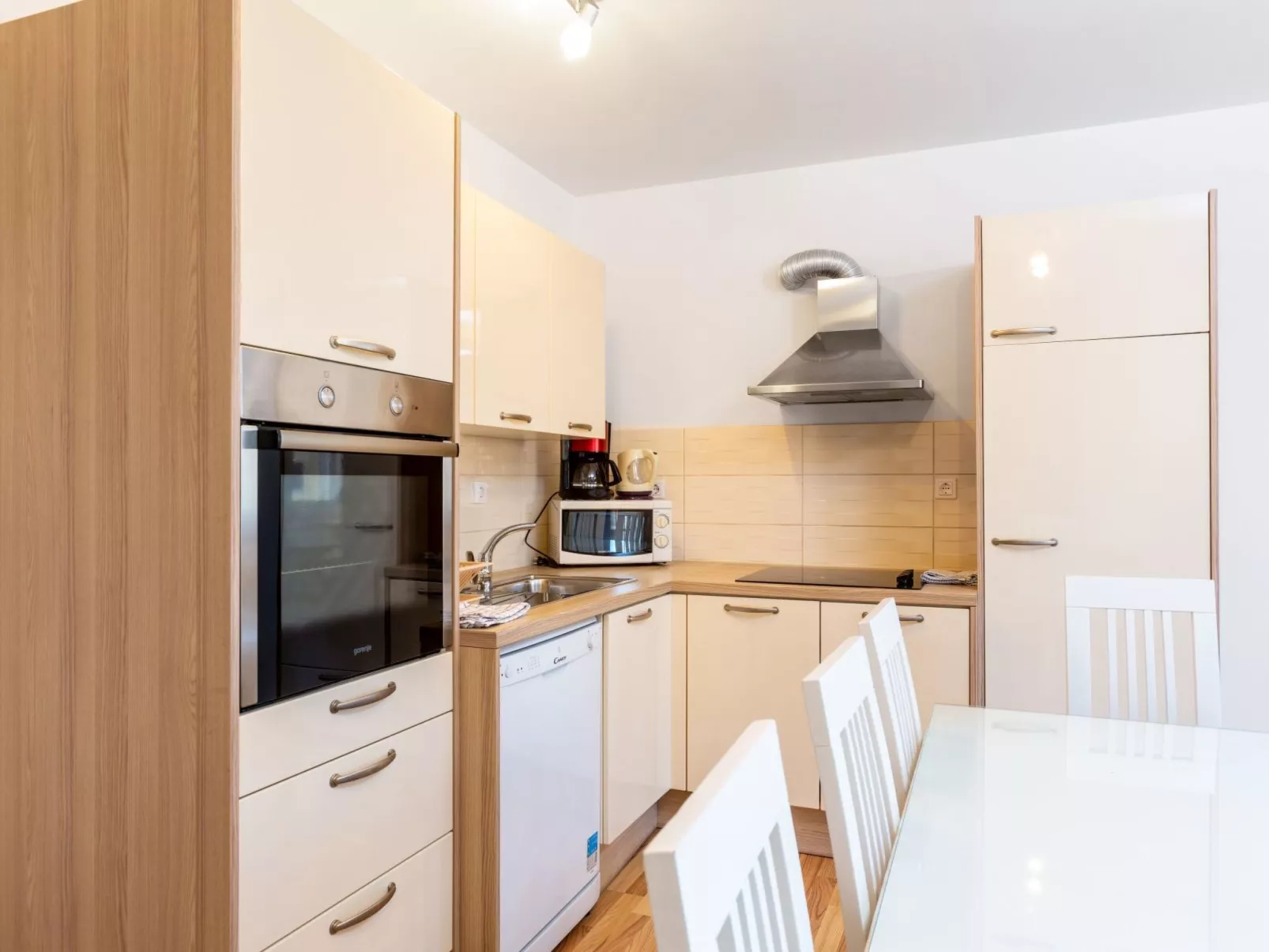 "Dragan 2" mit Balkon-Binnen