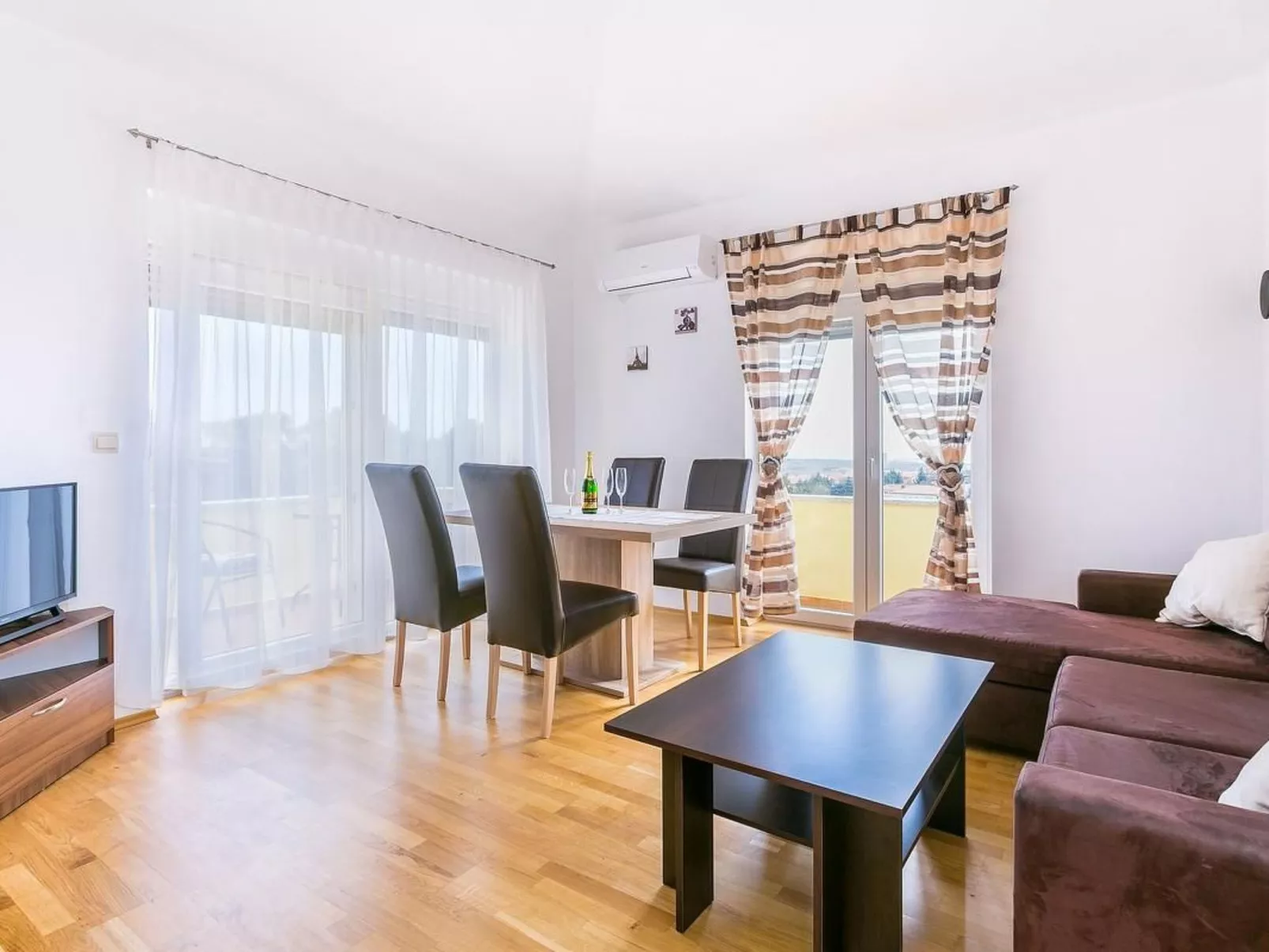 Für 4 Personen ca. 45 m&sup2; in Medulin, Istrien (Medulin und Umgebung)-Image-tags.info