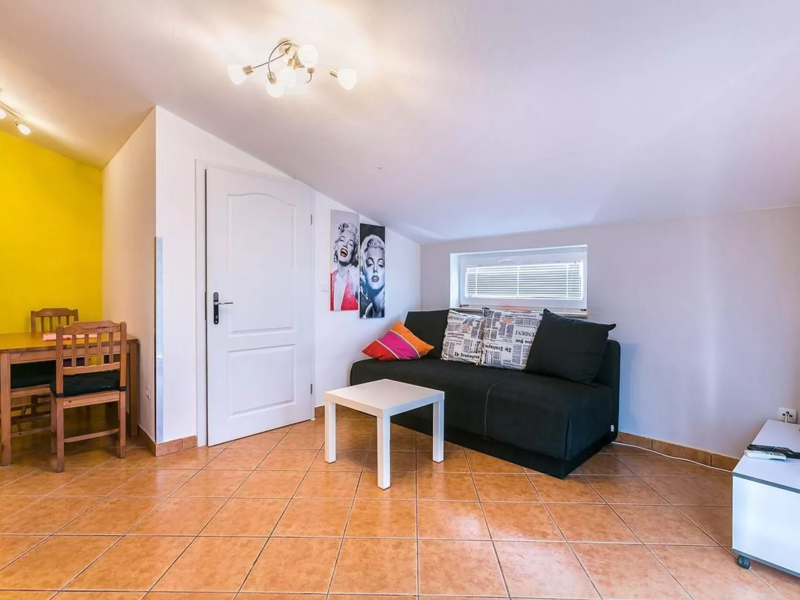 "Borka Kapovica" mit Balkon-Binnen