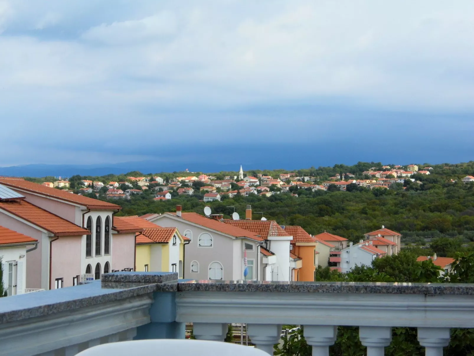 Schöne, geräumige Wohnung in der ersten Etage-Image-tags.info