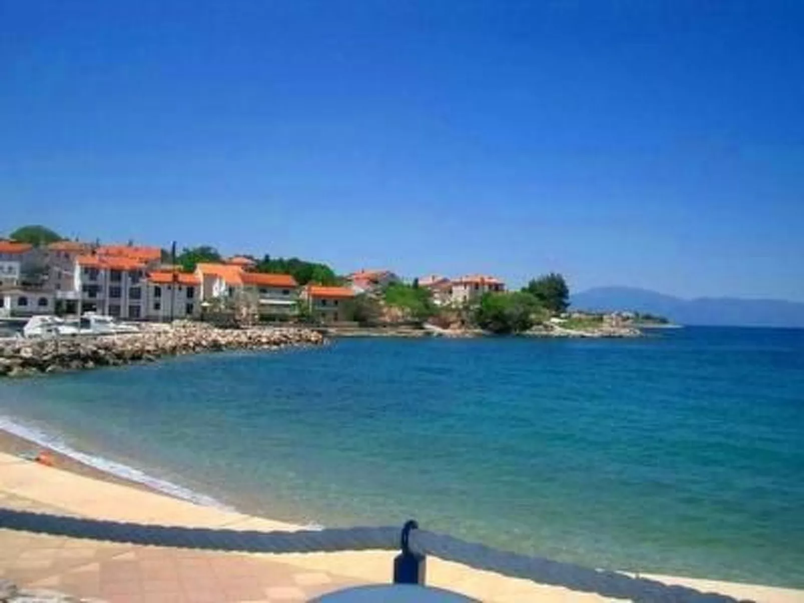 Mit Blick auf das Wasser-Buiten