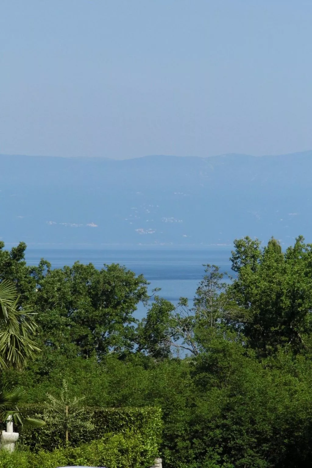 Modernes Apartment mit teilweisem Meerblick-Image-tags.info