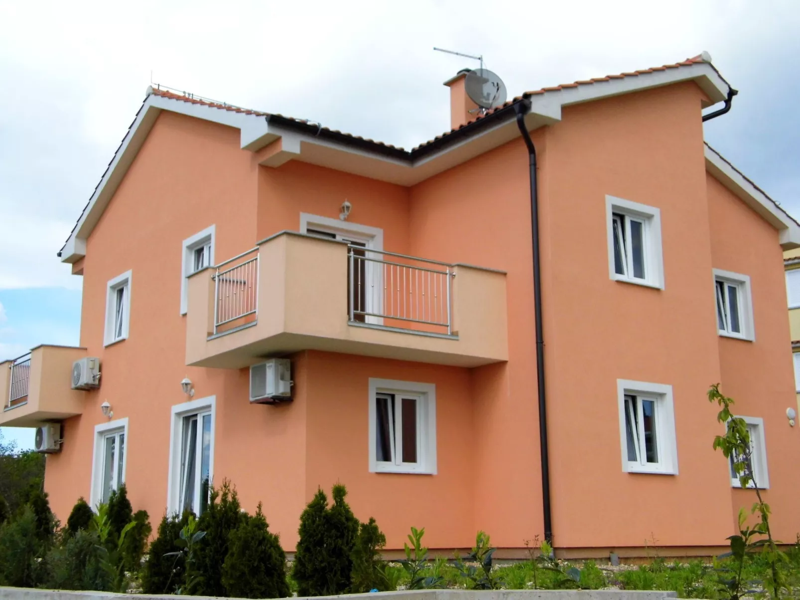Wunderschöne Ferienwohnung, mit Meerblick und Pool-Buiten