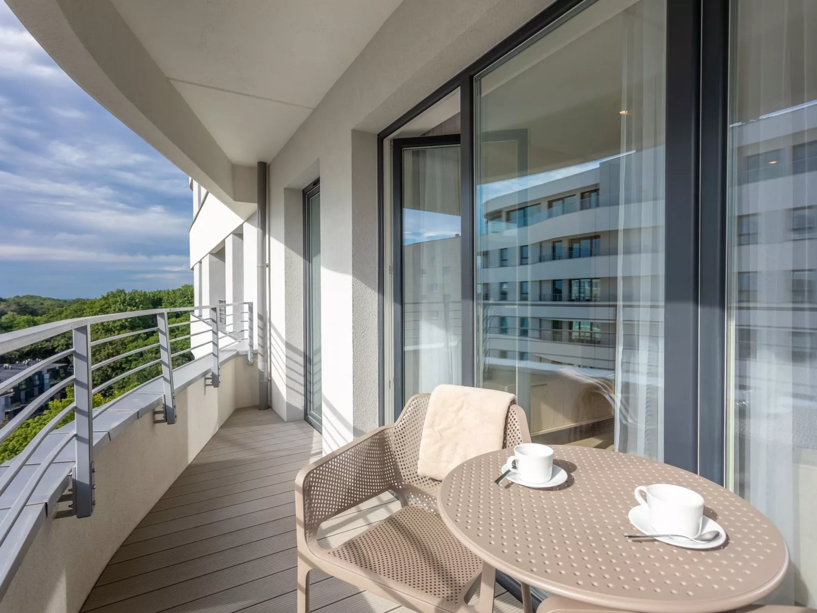 In den Sun Towers am Meer-Image-tags.info